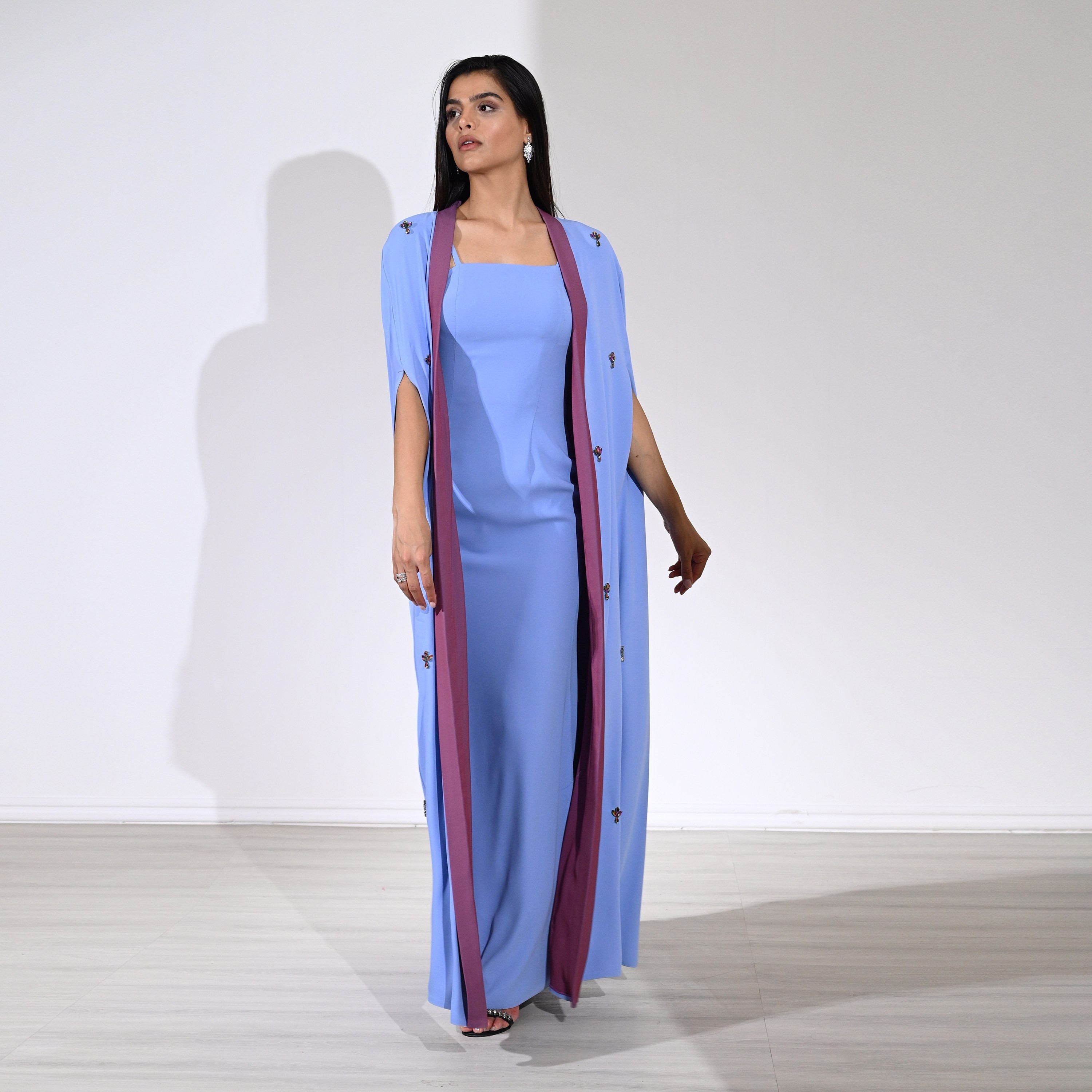 طقم سهرة نسائي مكون من قطعتين من الكريب بتطريز كريستالي وأكمام كاب علوية من أكاديا-women-clothing-dresses-image-2