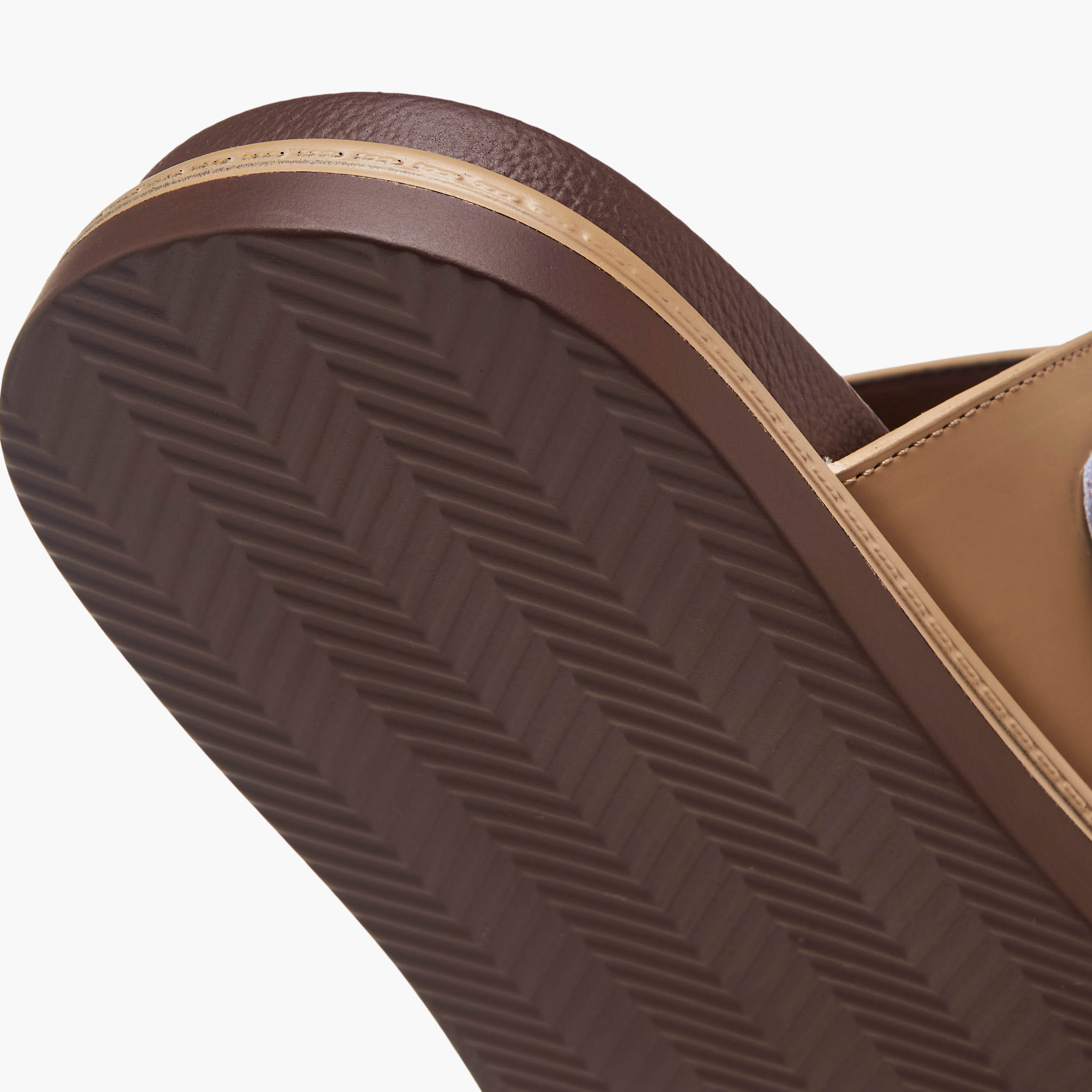صندل بأحزمة متقاطعة للرجال إل بي إل من شو إكسبريس-men-shoes-sandals-image-6