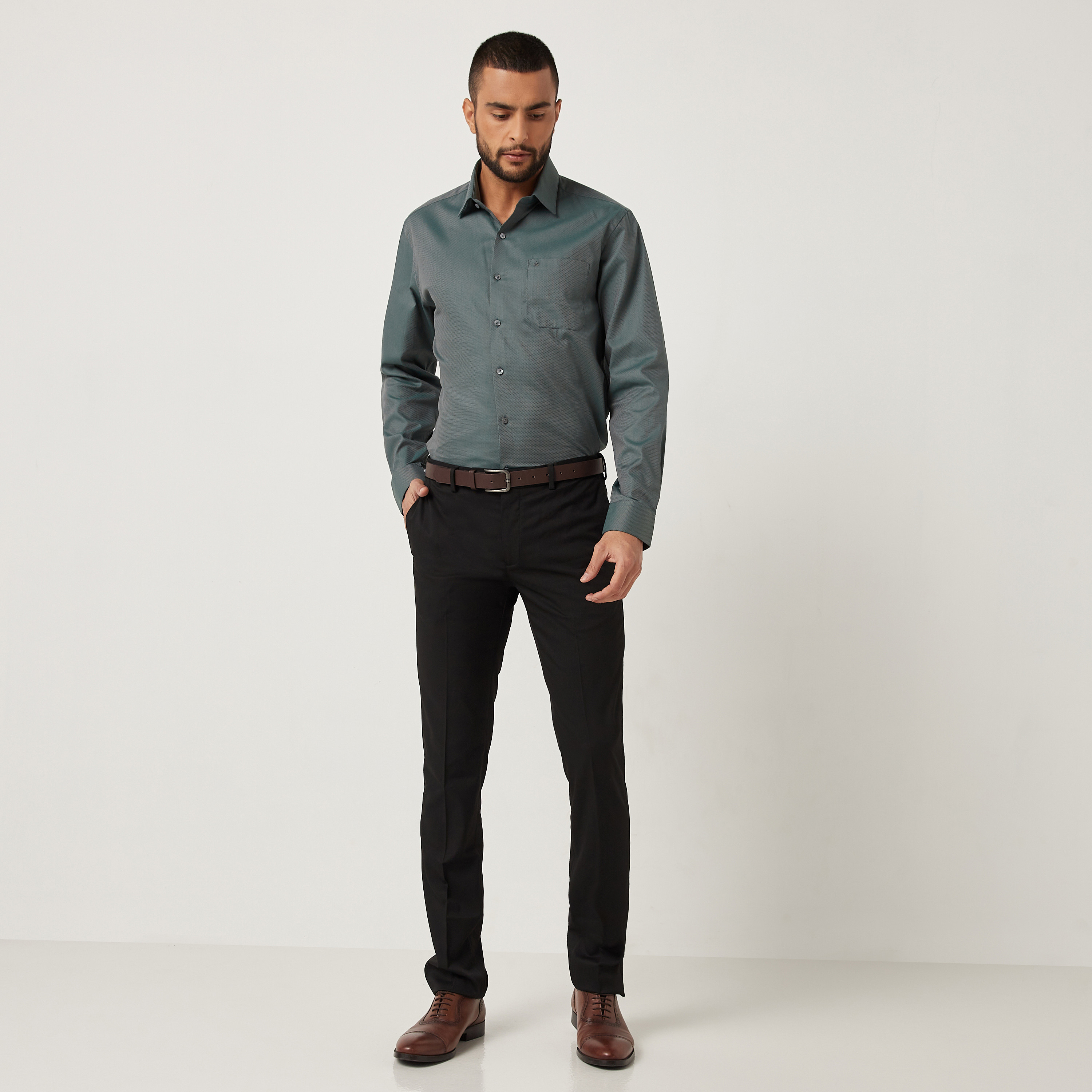 قميص فارمل بأكمام طويلة وياقة بتصميم ذاتي باللون الأخضر للرجال من آیرو-men-clothing-shirts-image-4