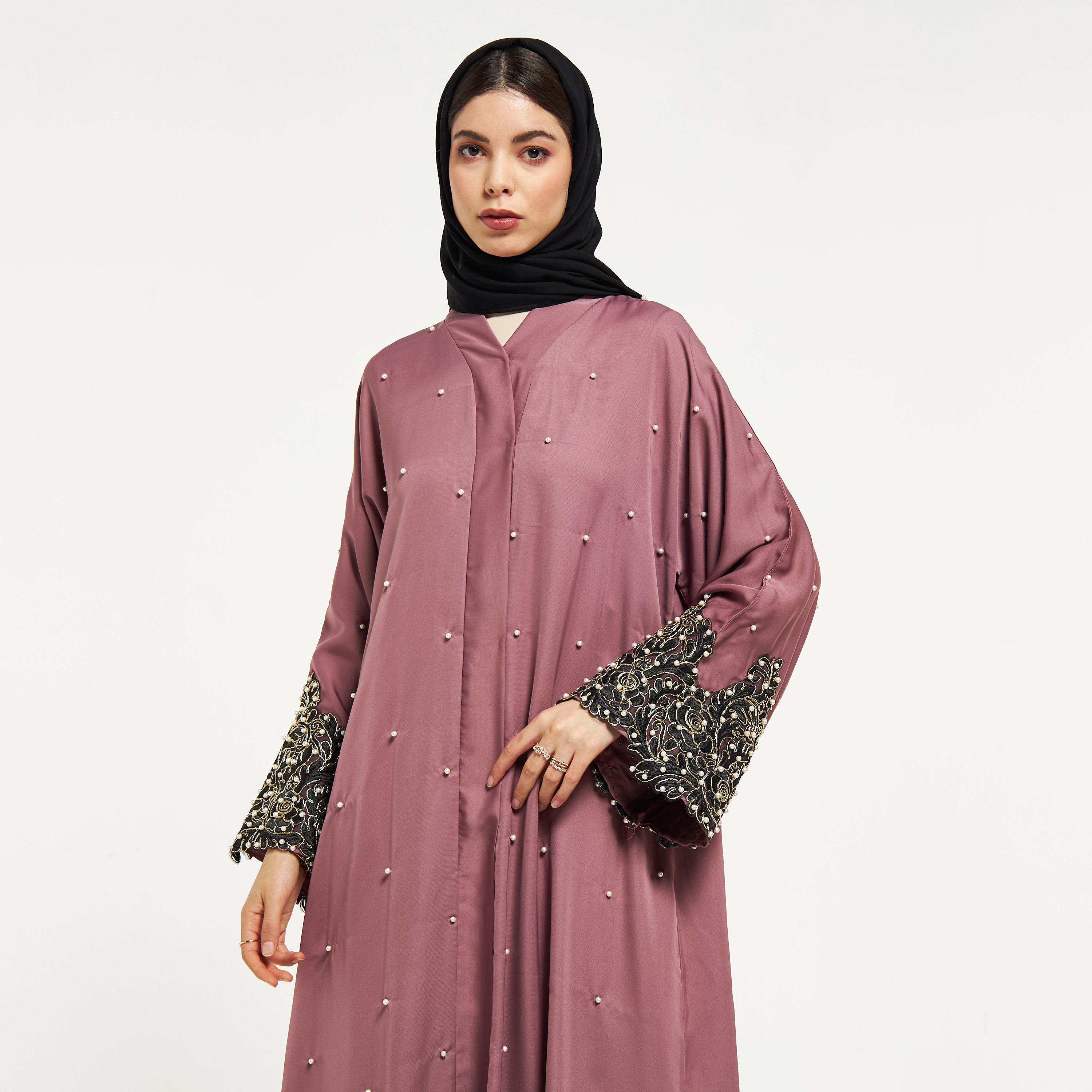عباية دانتيل بارزة الملمس مع حجاب من نُخبة-women-arabicclothing-abayas-image-2