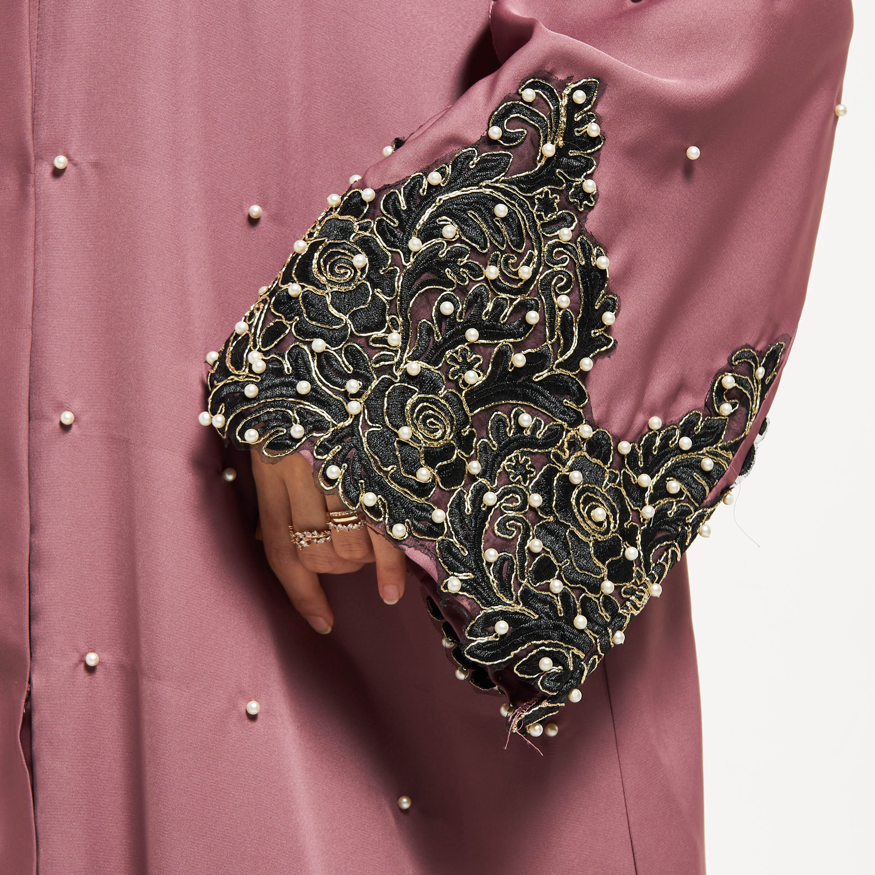 عباية دانتيل بارزة الملمس مع حجاب من نُخبة-women-arabicclothing-abayas-image-3
