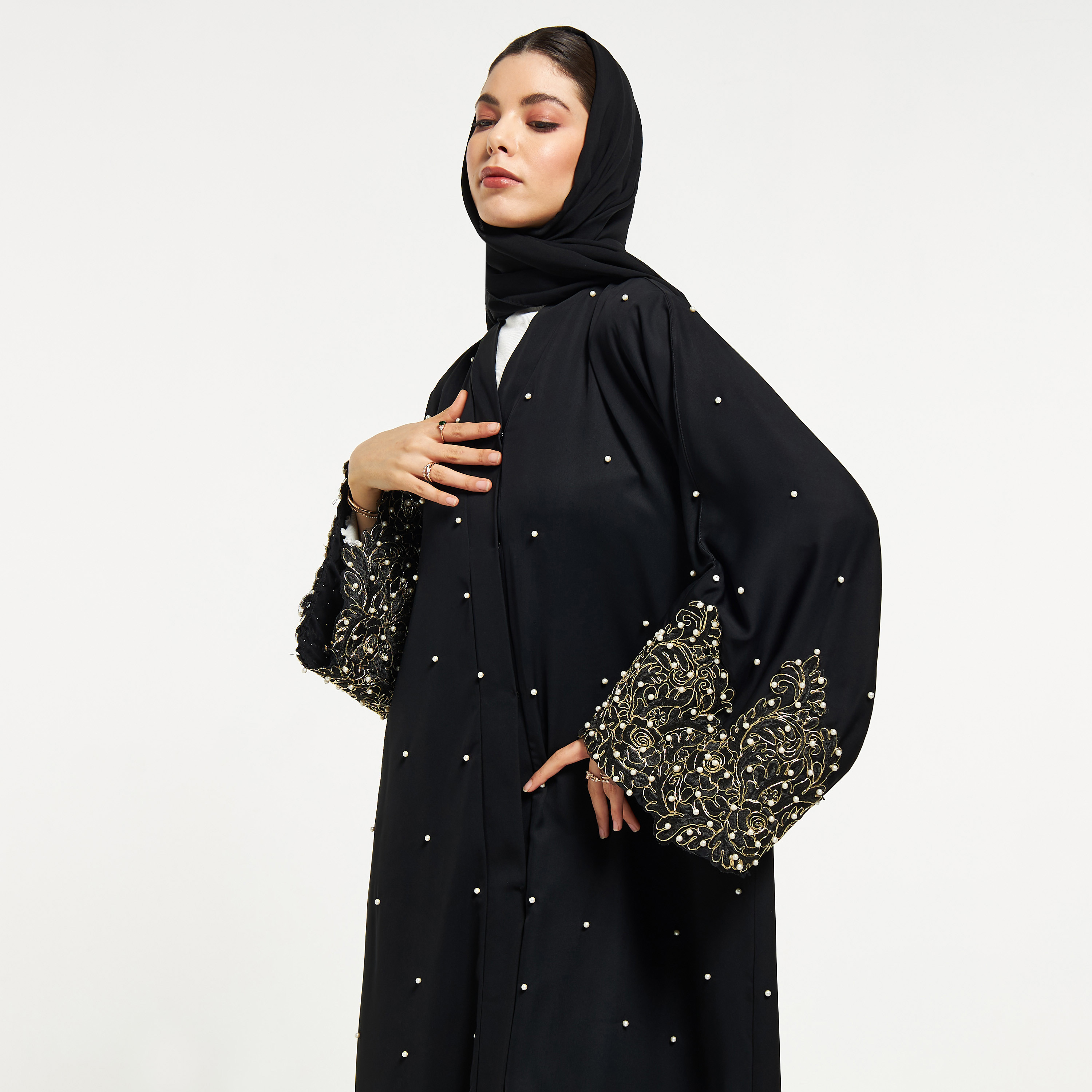 عباية مطرزة ومزيّنة باللؤلؤ مع حجاب من نُخبة-women-arabicclothing-abayas-image-2