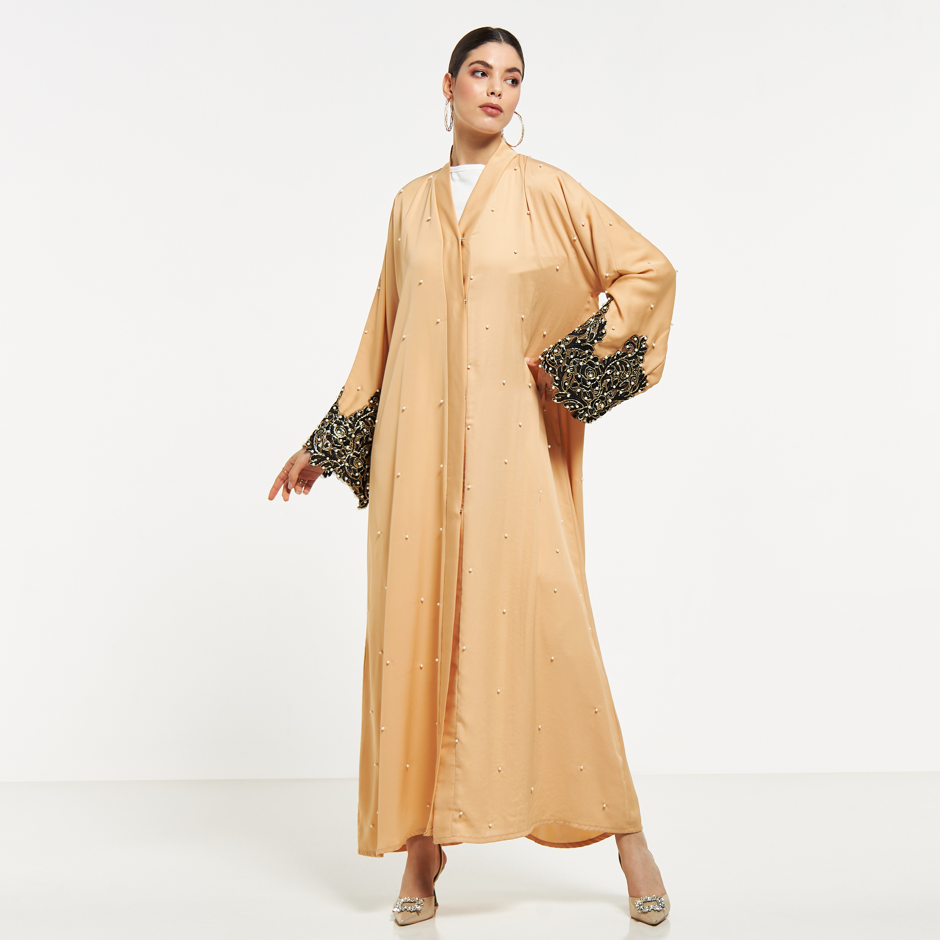 عباية مطرزة ومزيّنة باللؤلؤ مع حجاب من نُخبة-women-arabicclothing-abayas-image-11
