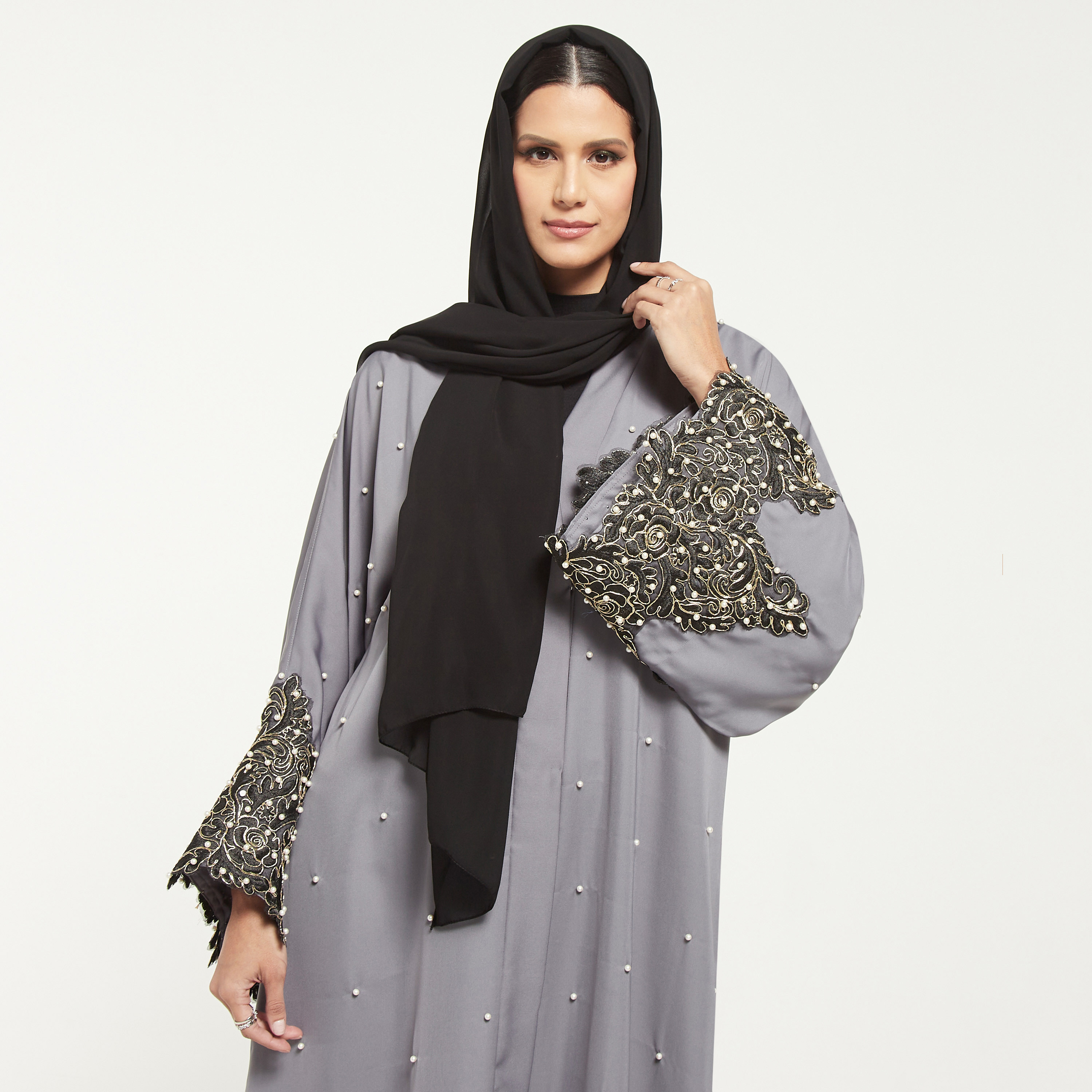 عباية مطرزة ومزيّنة باللؤلؤ مع حجاب من نُخبة-women-arabicclothing-abayas-image-7