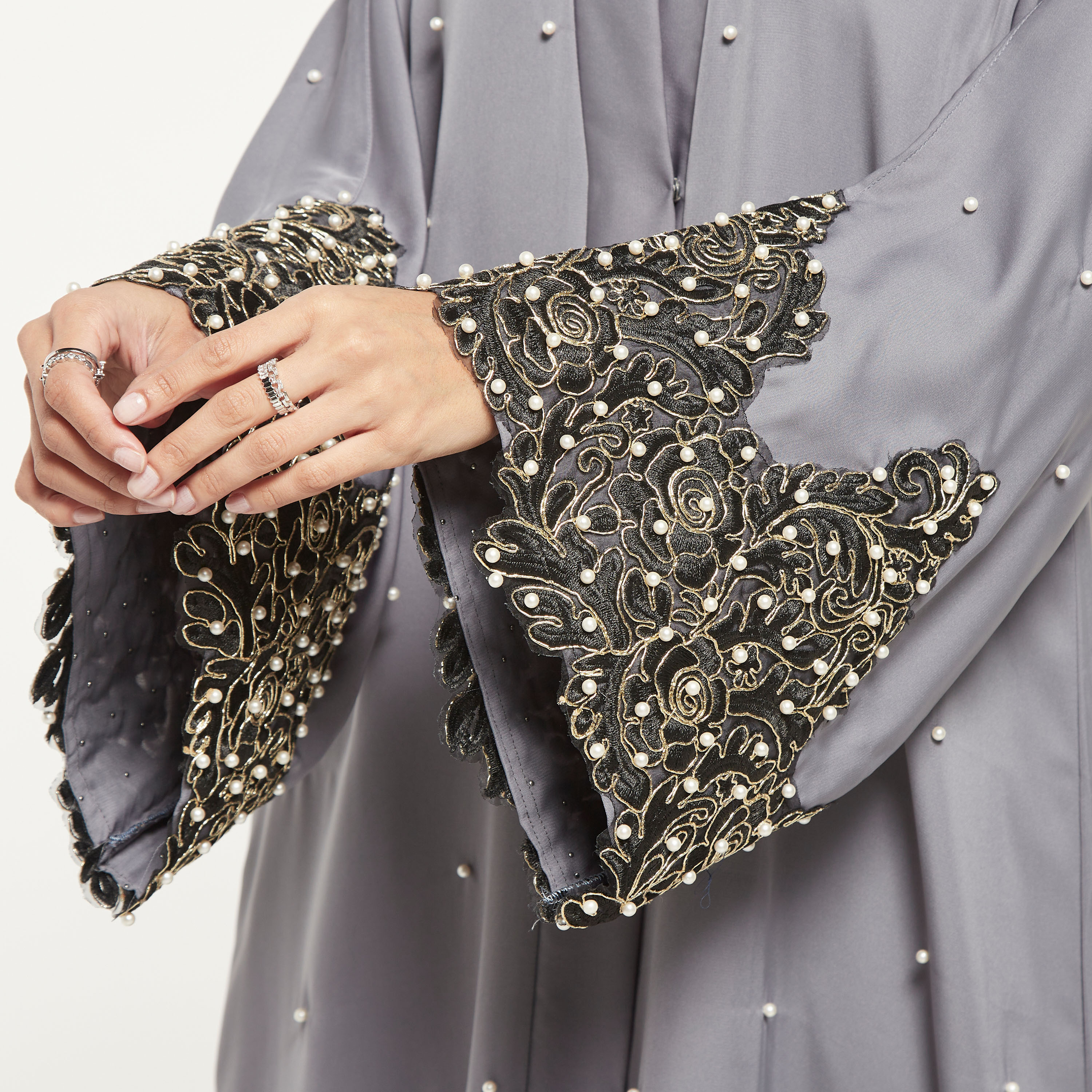 عباية مطرزة ومزيّنة باللؤلؤ مع حجاب من نُخبة-women-arabicclothing-abayas-image-8