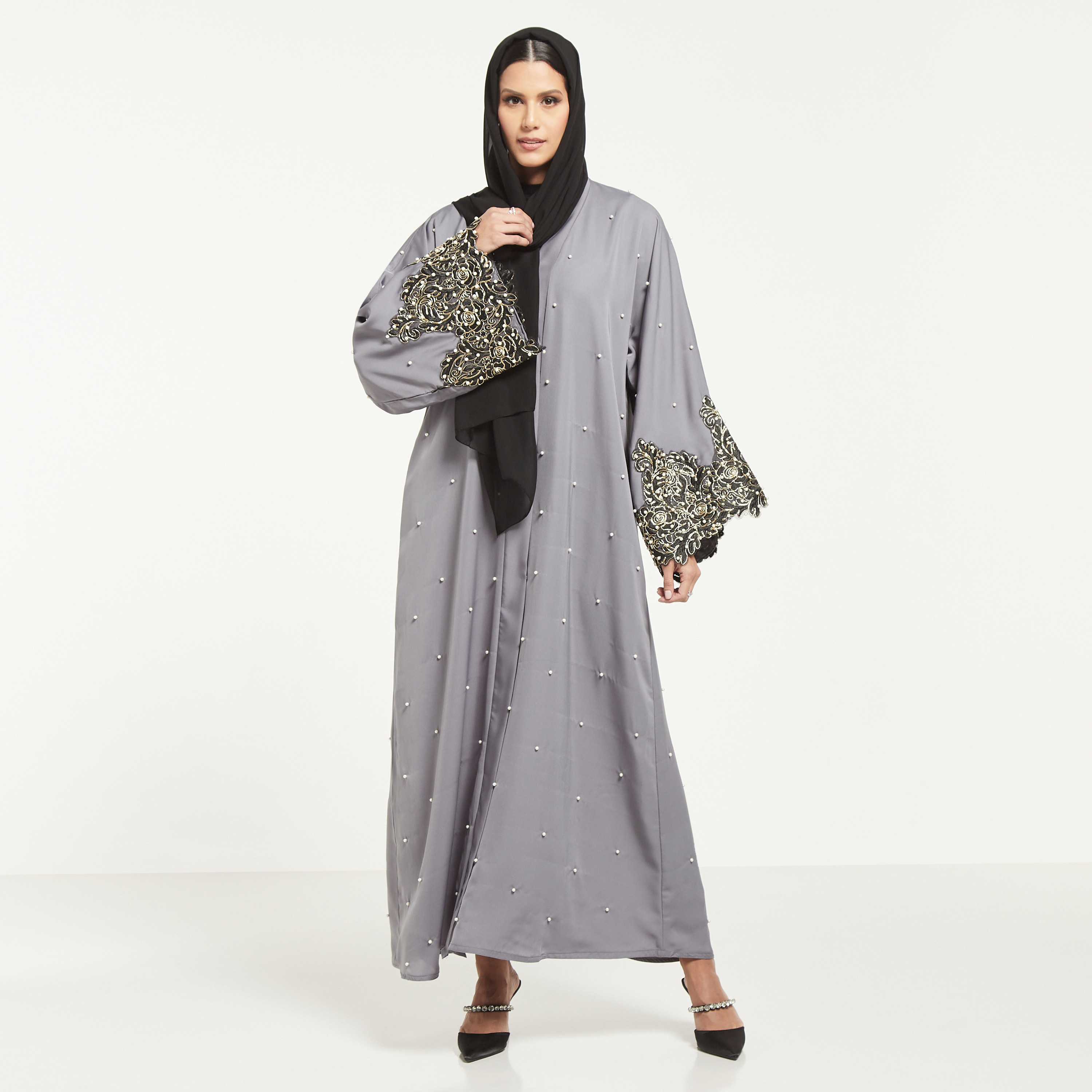 عباية مطرزة ومزيّنة باللؤلؤ مع حجاب من نُخبة-women-arabicclothing-abayas-image-9