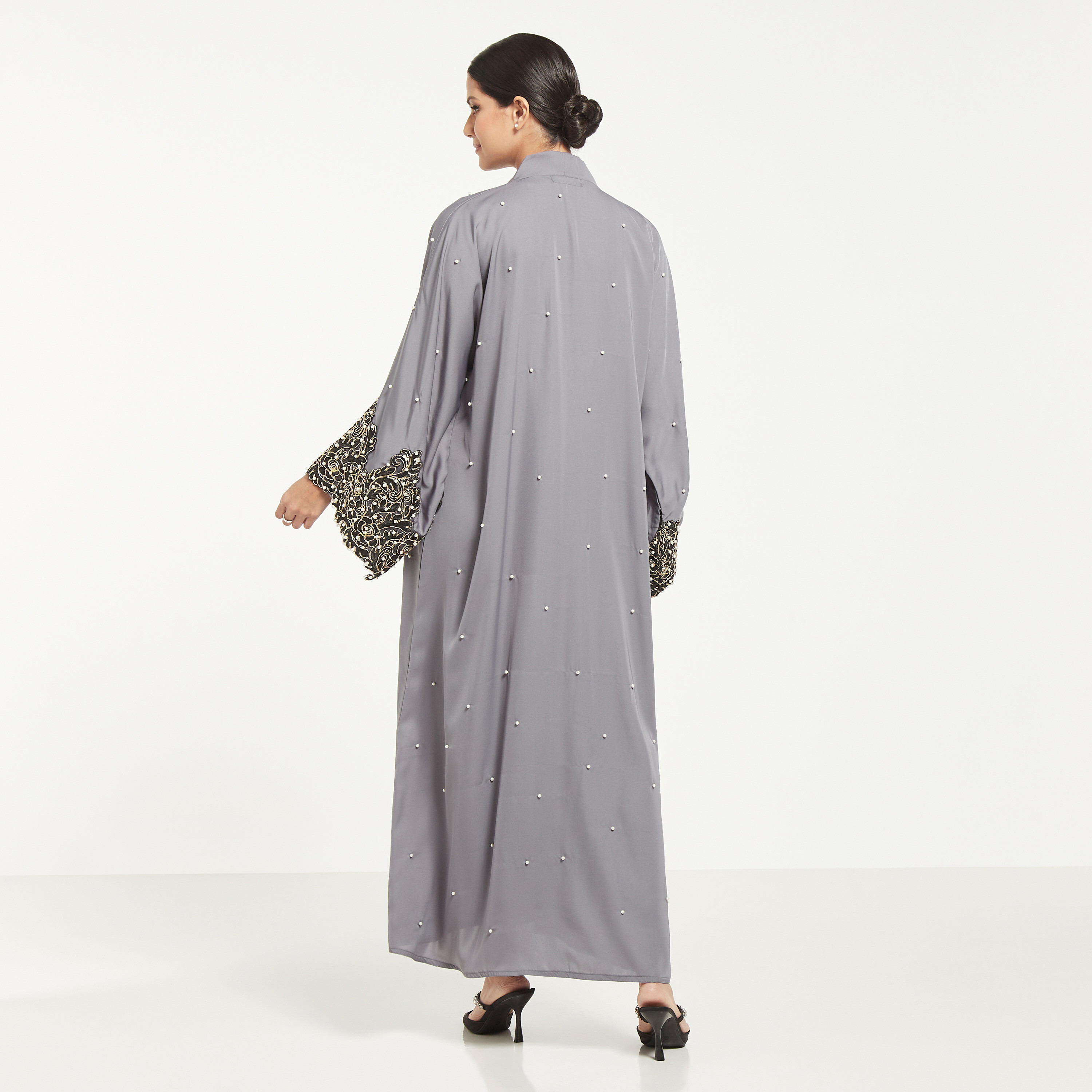 عباية مطرزة ومزيّنة باللؤلؤ مع حجاب من نُخبة-women-arabicclothing-abayas-image-10