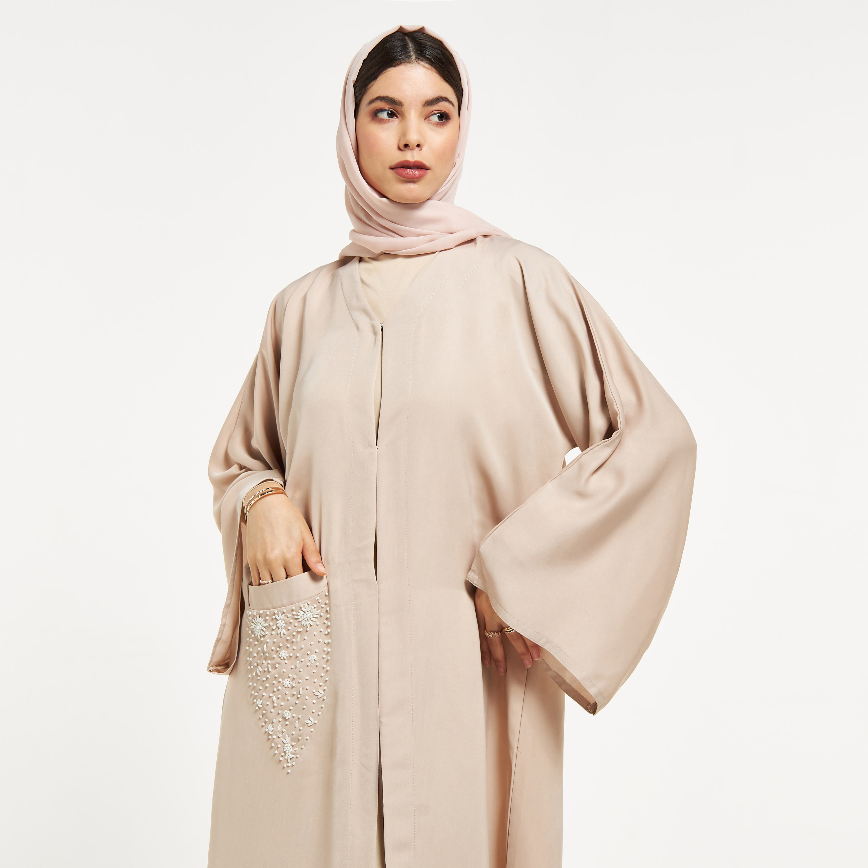 عباية مزيّنة باللؤلؤ بحزام ربط وحجاب من نُخبة-women-arabicclothing-abayas-image-12