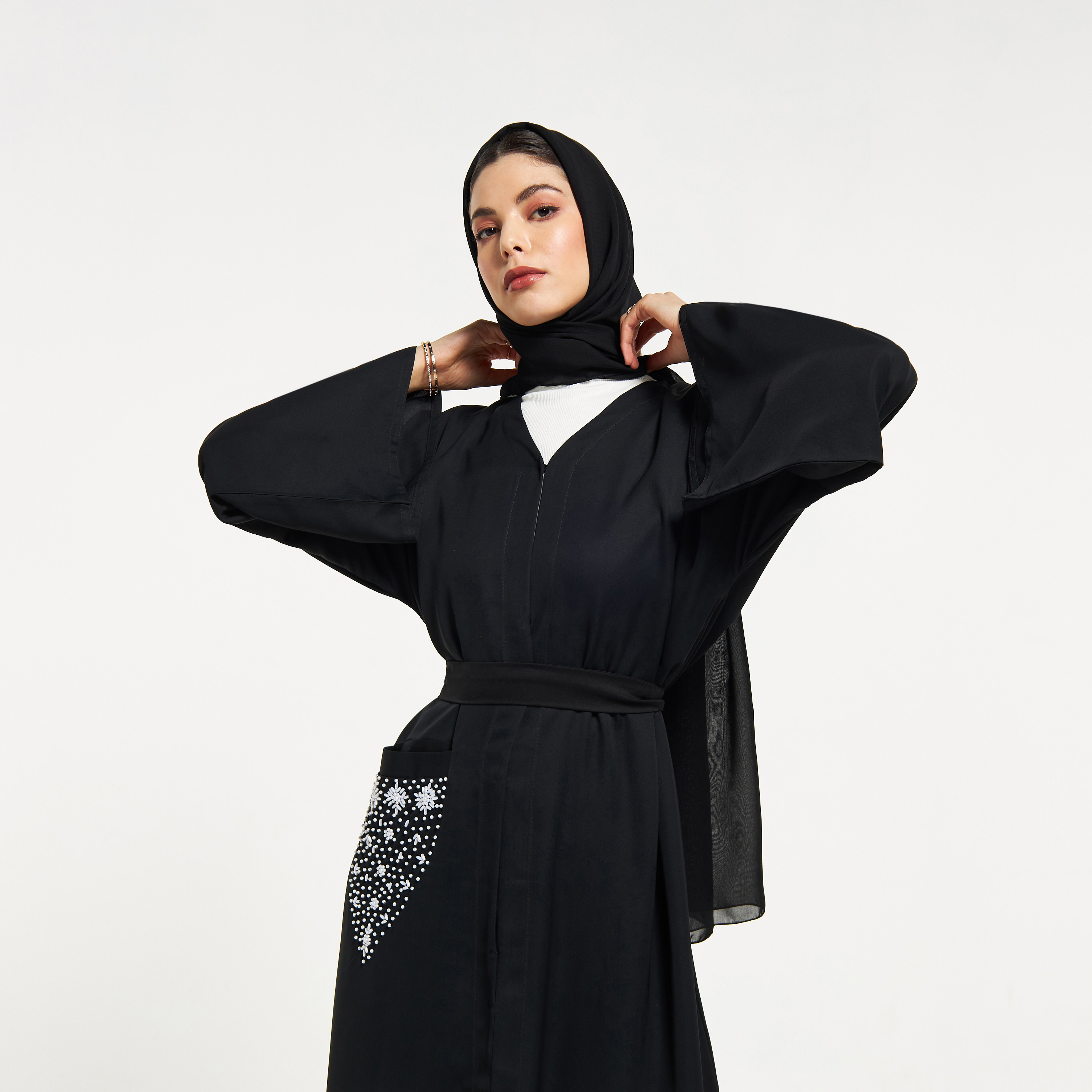 عباية مزيّنة باللؤلؤ بحزام ربط وحجاب من نُخبة-women-arabicclothing-abayas-image-2