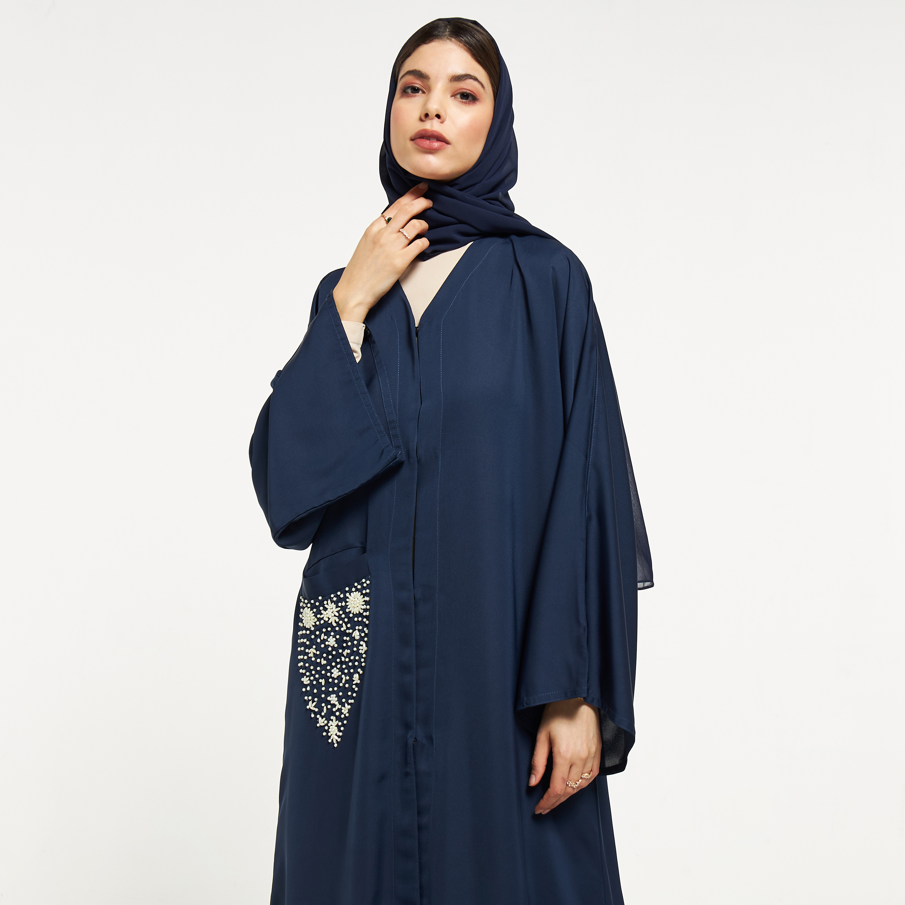 عباية مزيّنة باللؤلؤ بحزام ربط وحجاب من نُخبة-women-arabicclothing-abayas-image-7