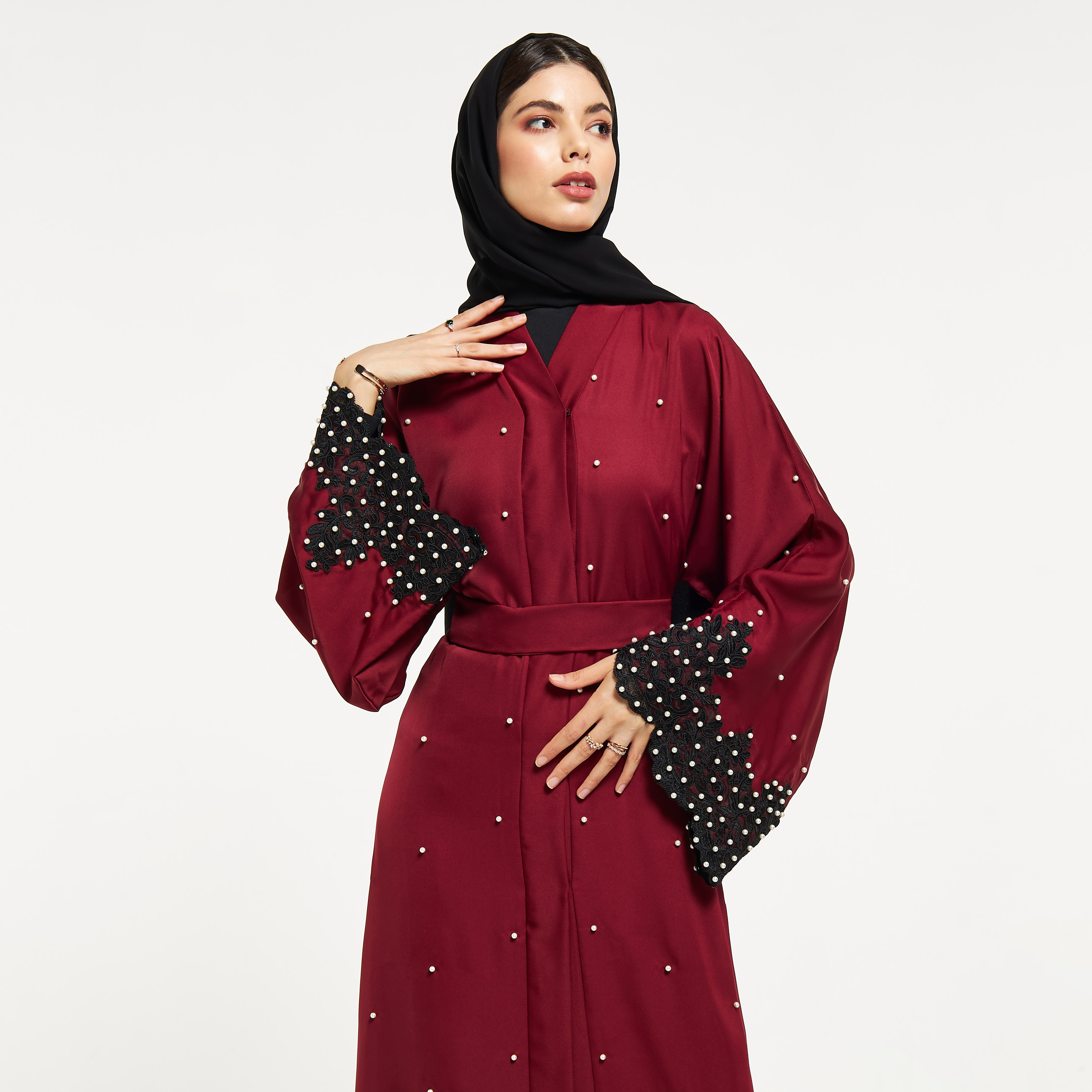 عباية مزيّنة باللؤلؤ مع حجاب من نُخبة-women-arabicclothing-abayas-image-2