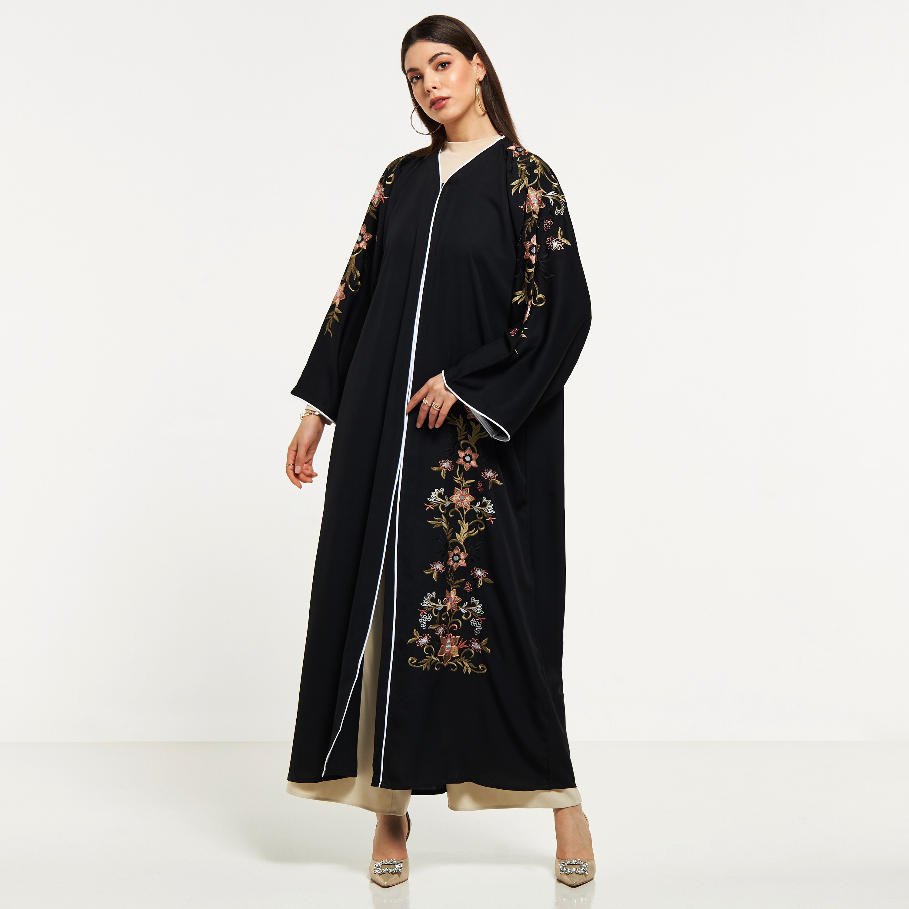 عباية مطرّزة بحجاب من نُخبة-women-arabicclothing-abayas-image-1