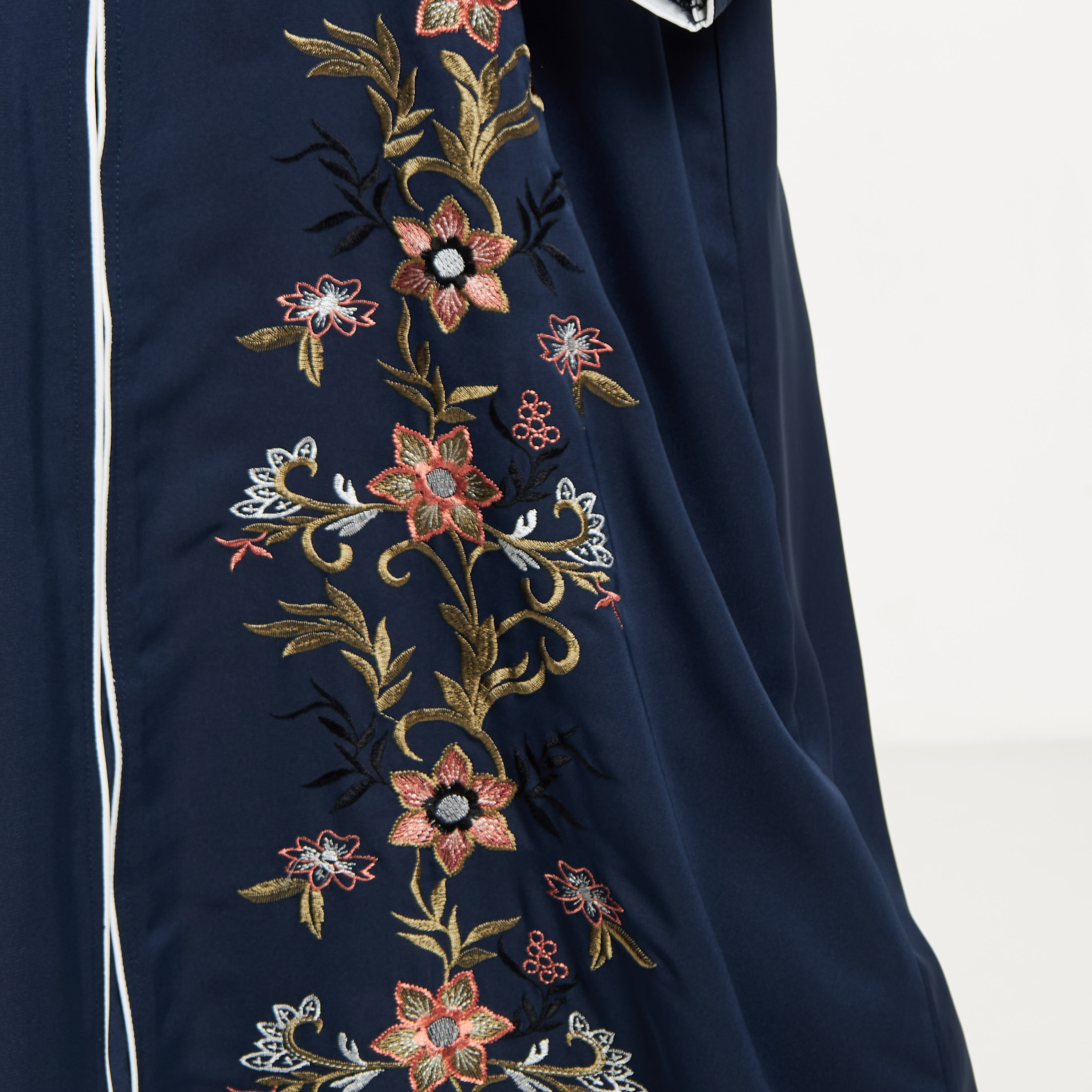 عباية مطرّزة بحجاب من نُخبة-women-arabicclothing-abayas-image-8