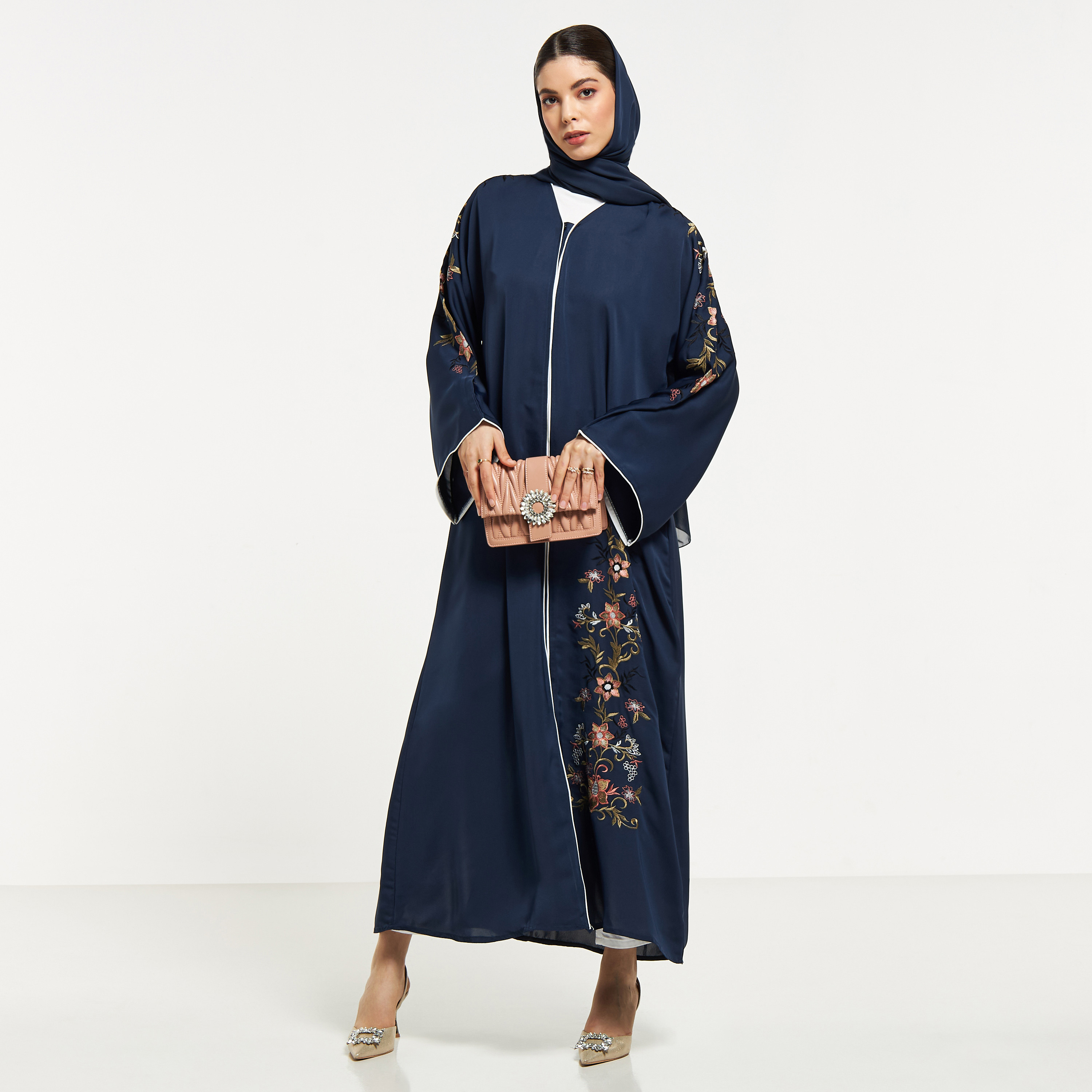 عباية مطرّزة بحجاب من نُخبة-women-arabicclothing-abayas-image-9