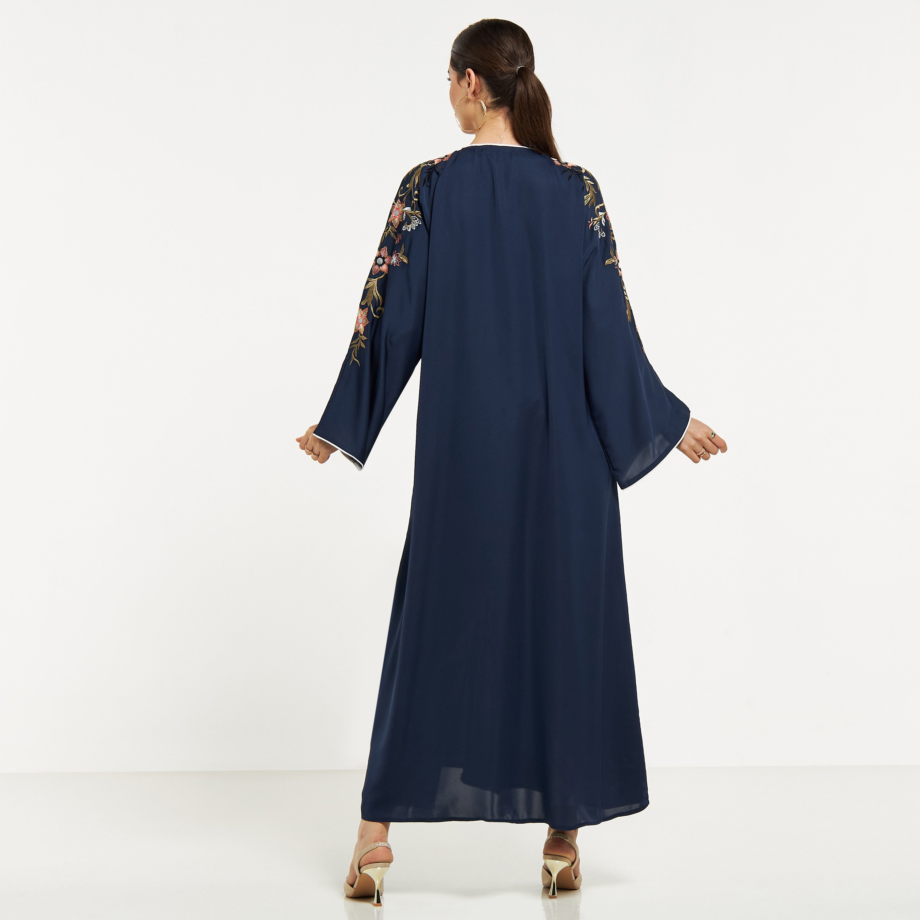 عباية مطرّزة بحجاب من نُخبة-women-arabicclothing-abayas-image-10