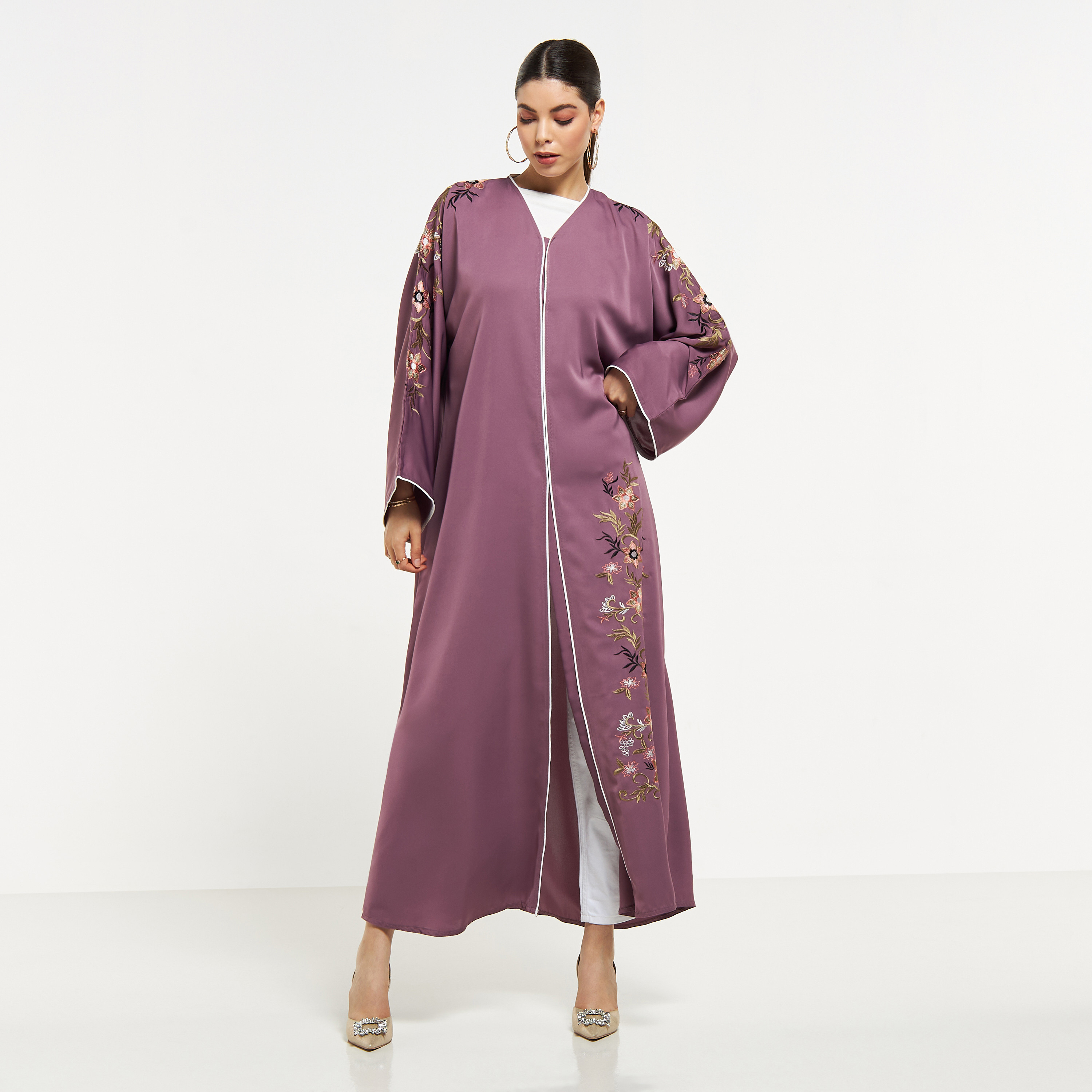 عباية مطرّزة بحجاب من نُخبة-women-arabicclothing-abayas-image-11