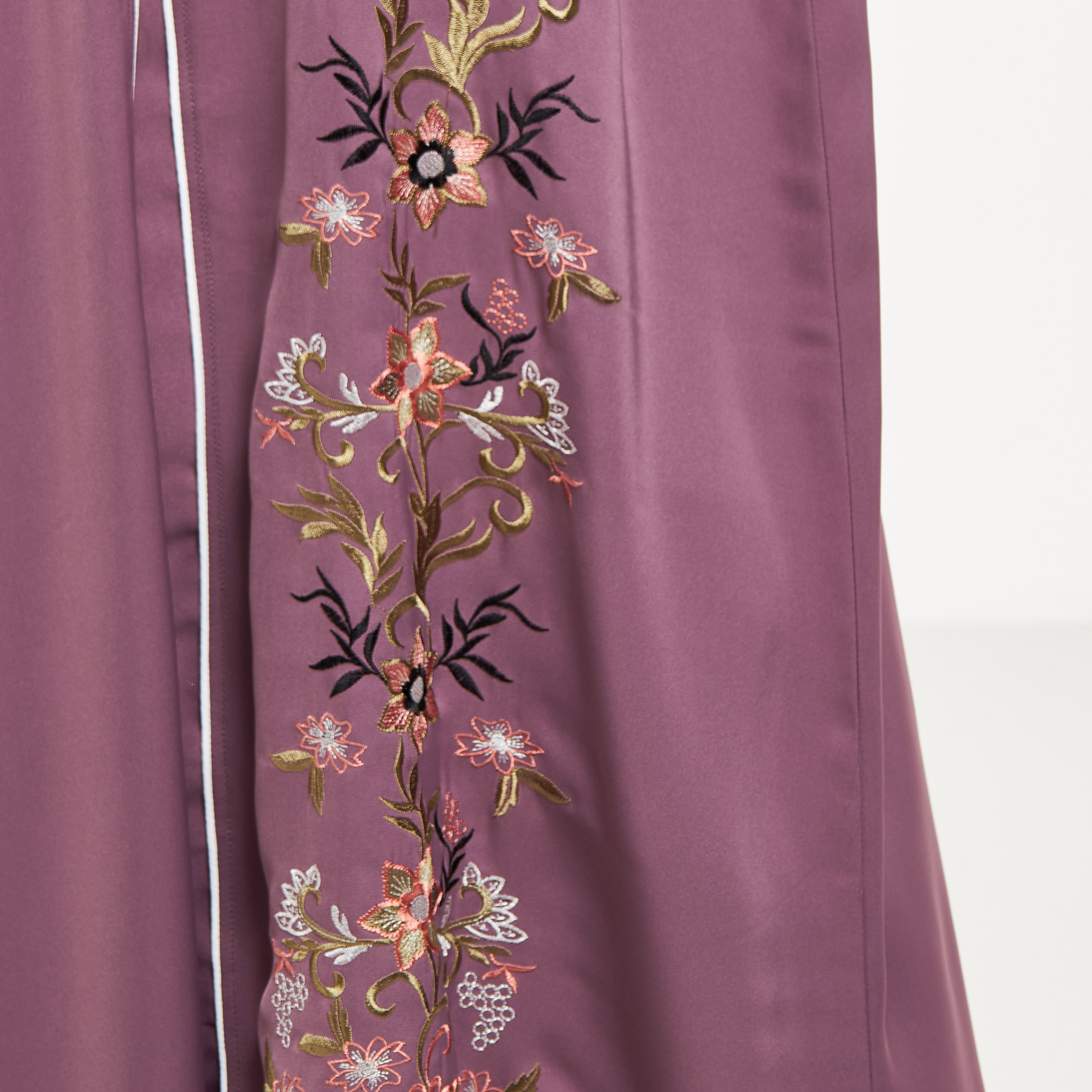 عباية مطرّزة بحجاب من نُخبة-women-arabicclothing-abayas-image-13