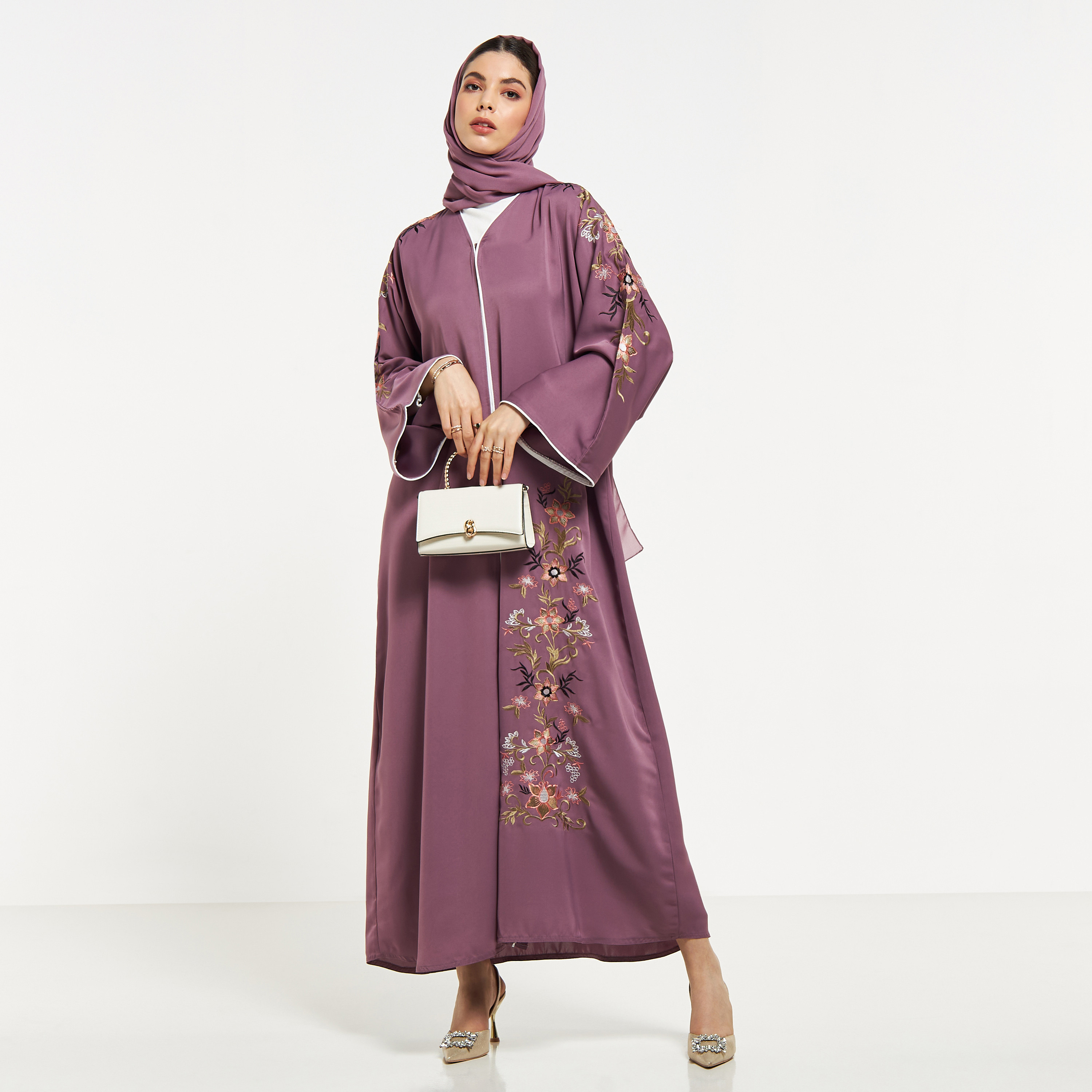 عباية مطرّزة بحجاب من نُخبة-women-arabicclothing-abayas-image-14