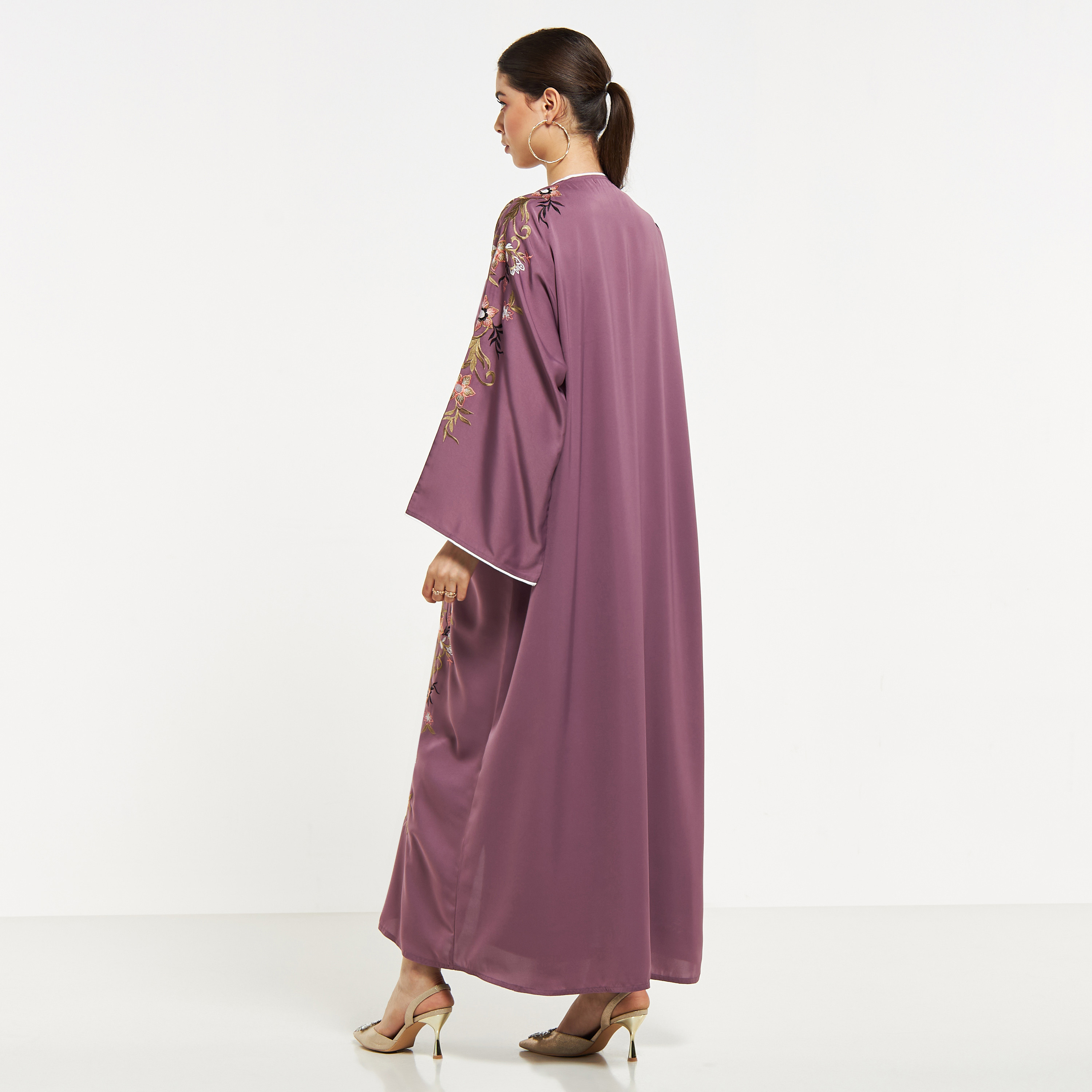عباية مطرّزة بحجاب من نُخبة-women-arabicclothing-abayas-image-15