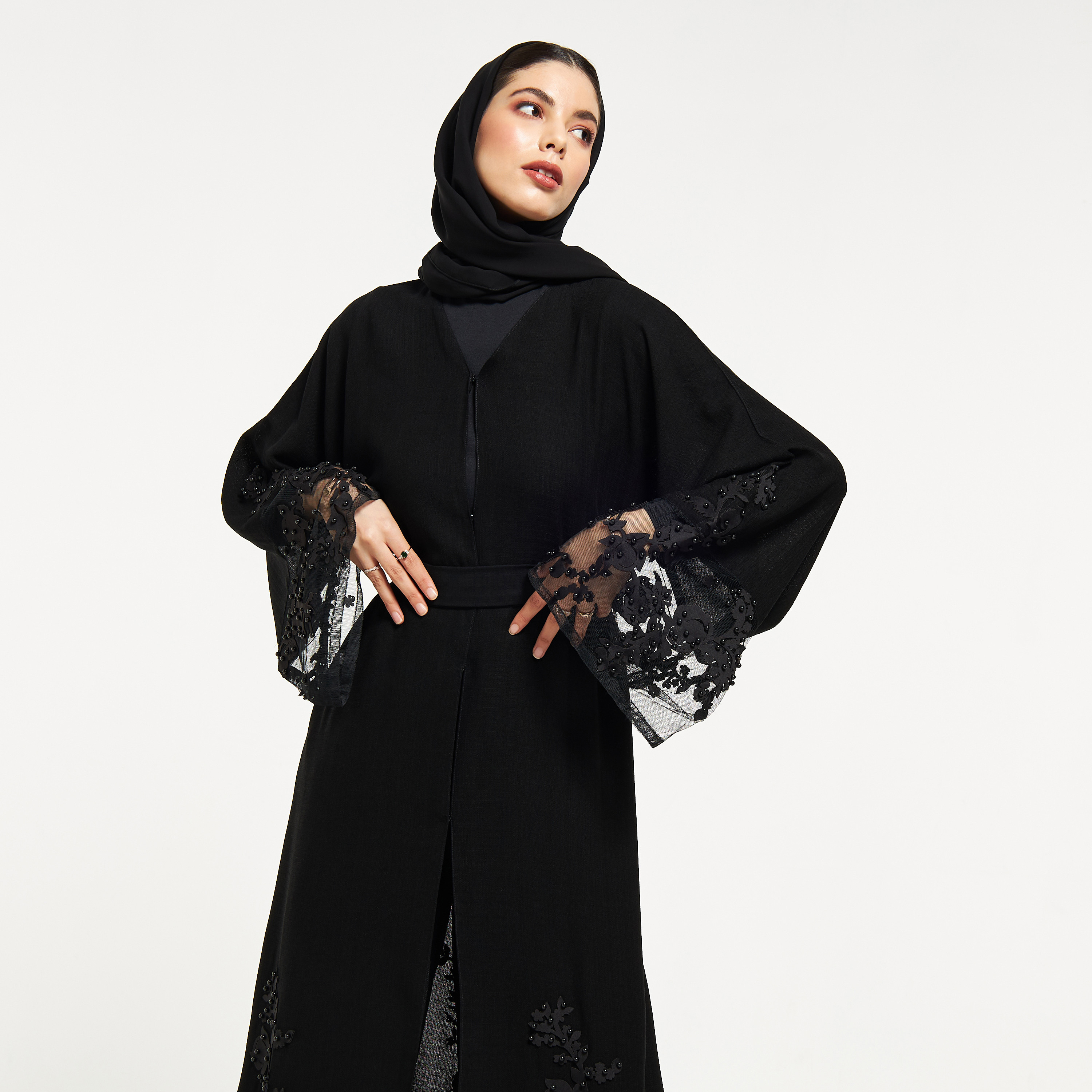 عباية مزيّنة باللؤلؤ بحزام ربط وحجاب من نُخبة-women-arabicclothing-abayas-image-2