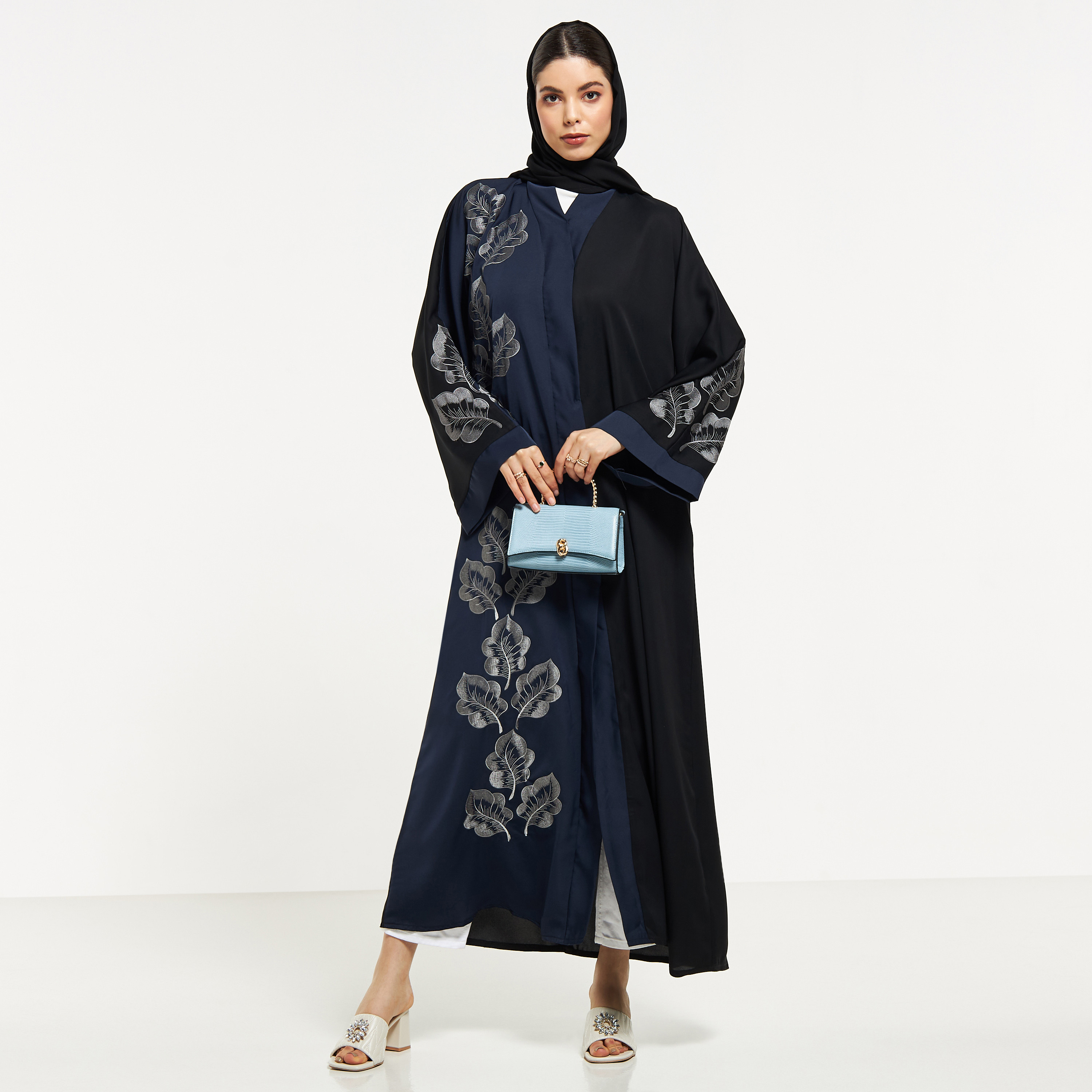 عباية بتطريز ورق شجر مع حجاب من نُخبة-women-arabicclothing-abayas-image-4