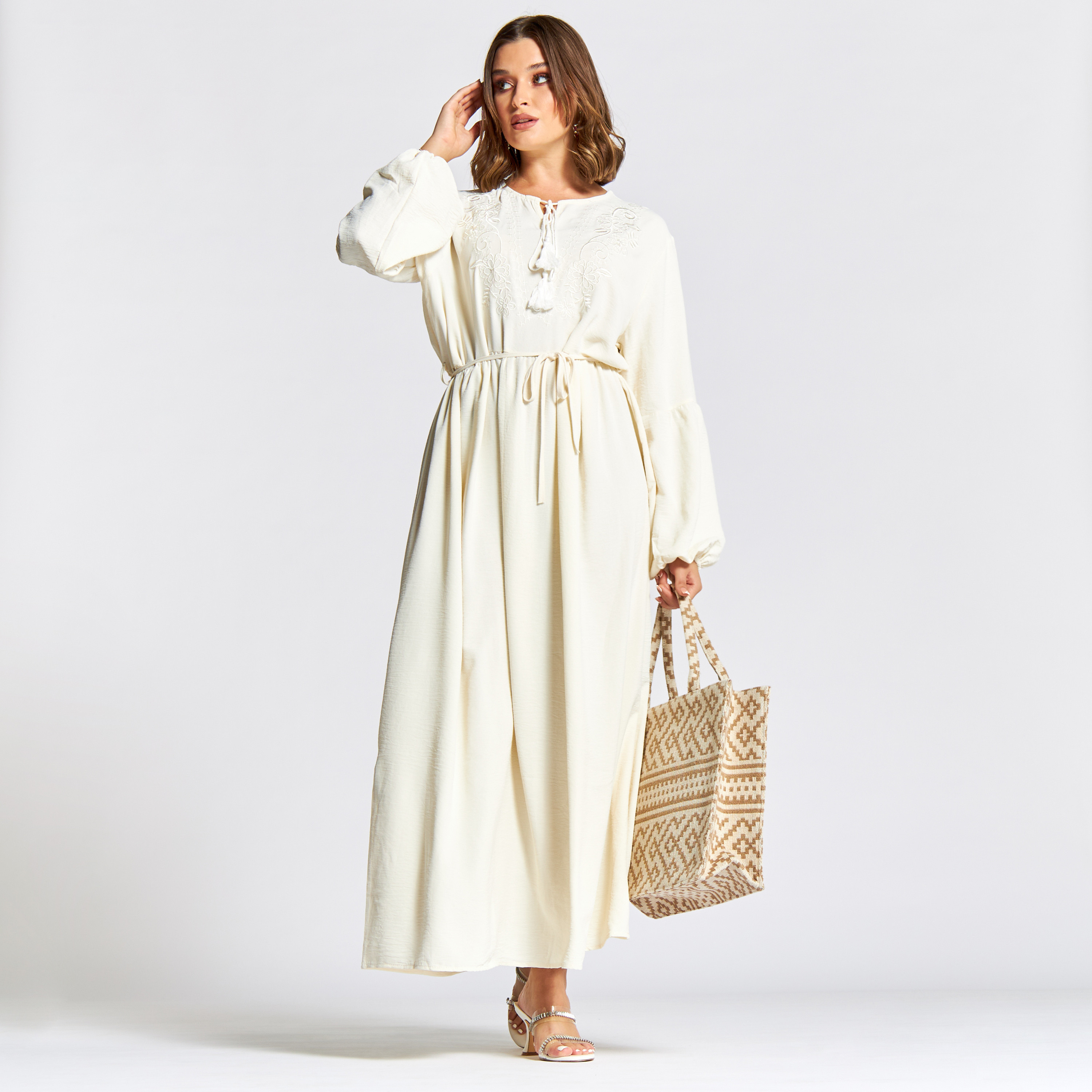 جلابية مطرزة بحزام من نُخبة-women-arabicclothing-jalabiyas-image-1