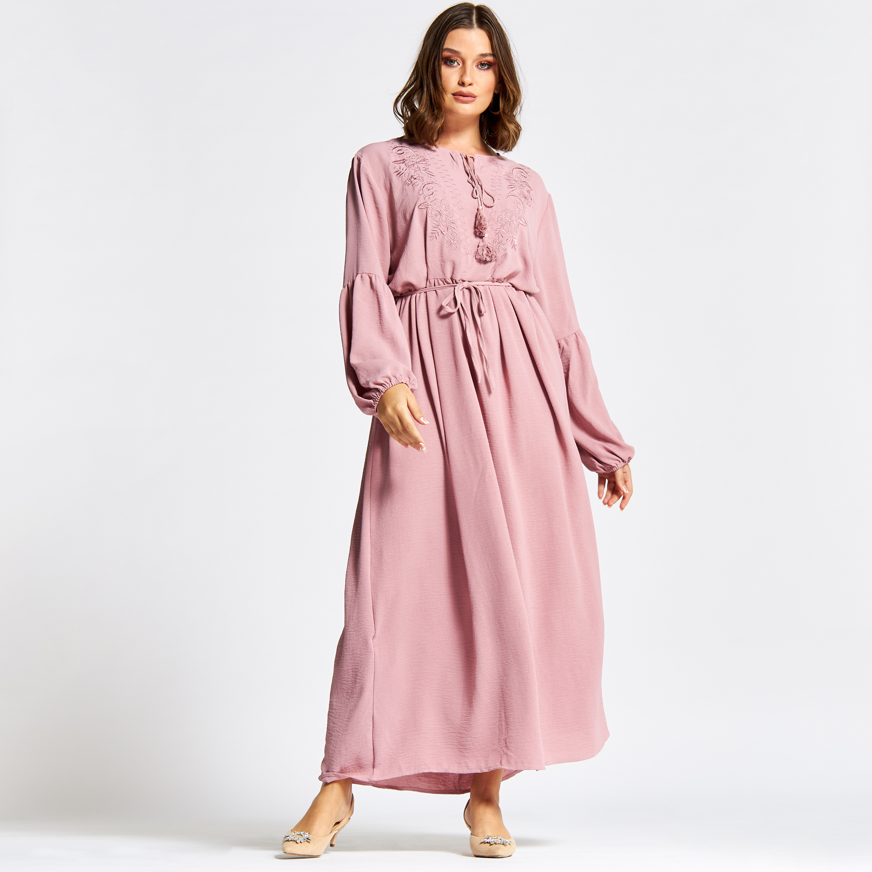 جلابية مطرزة بحزام من نُخبة-women-arabicclothing-jalabiyas-image-2
