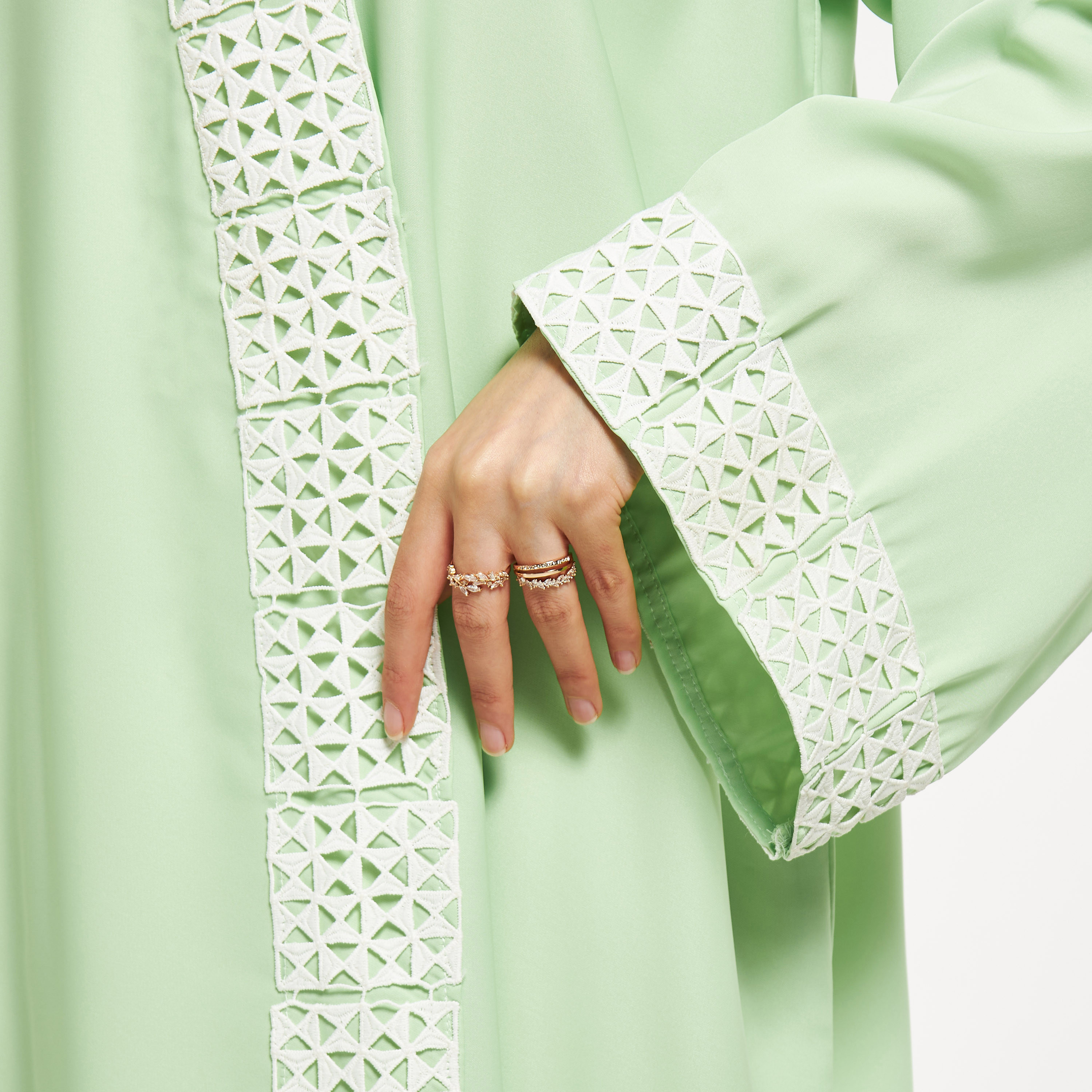 عباية دانتيل بارزة الملمس مع حجاب من نُخبة-women-arabicclothing-abayas-image-3
