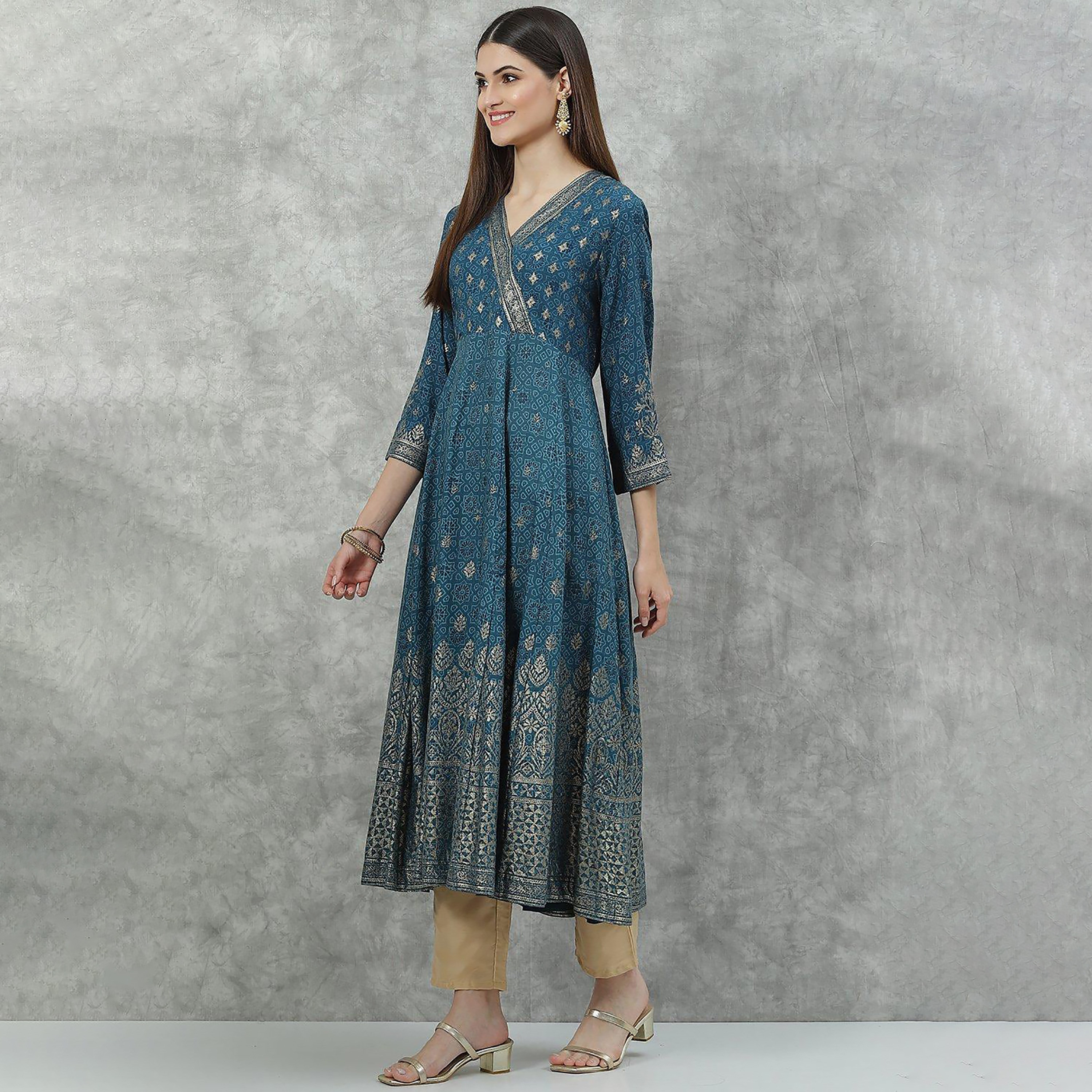 كورتا مستقيمة برقبة على شكل وى مع مطبوعة من بيبا-women-clothing-ethnicwear-dresses-image-2
