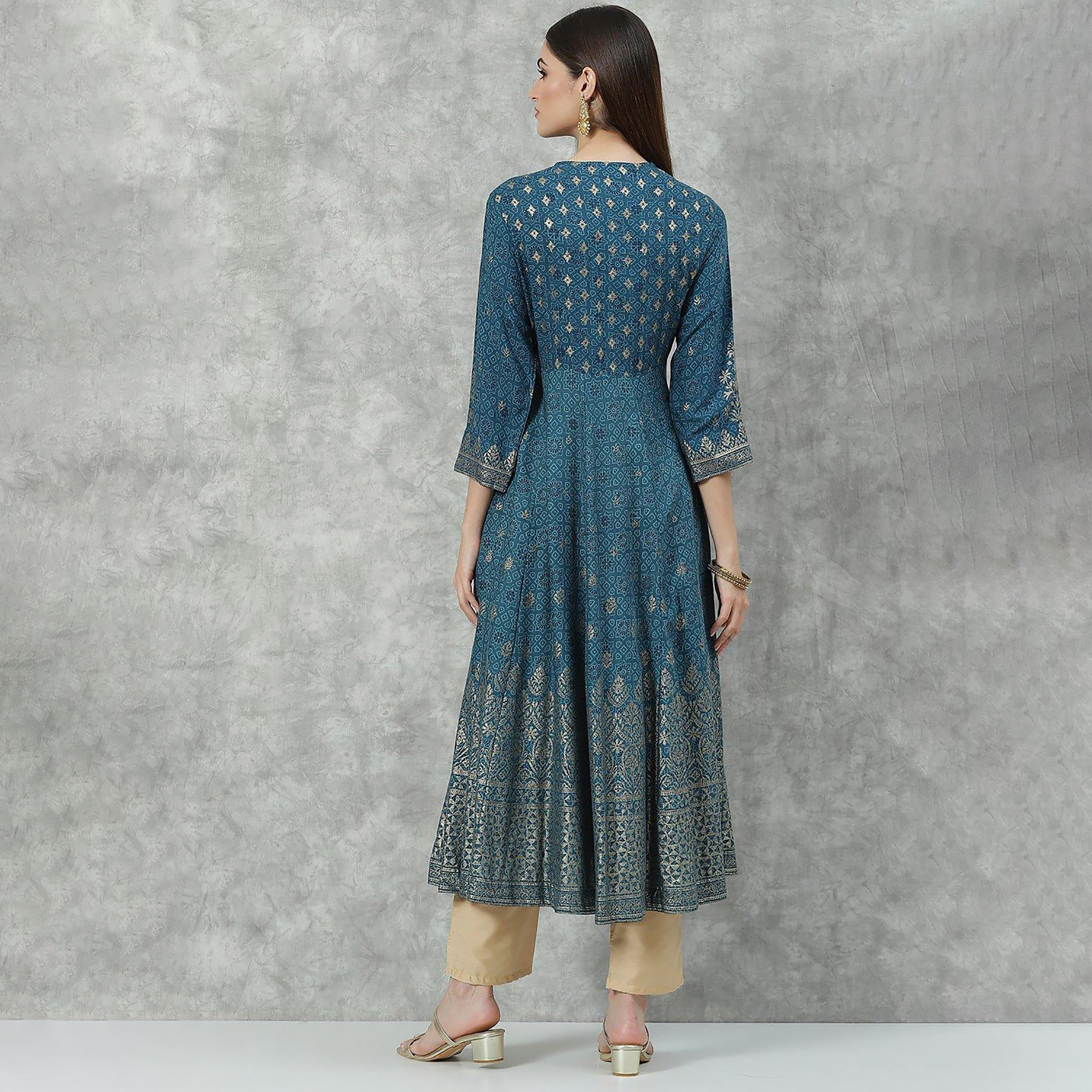 كورتا مستقيمة برقبة على شكل وى مع مطبوعة من بيبا-women-clothing-ethnicwear-dresses-image-4
