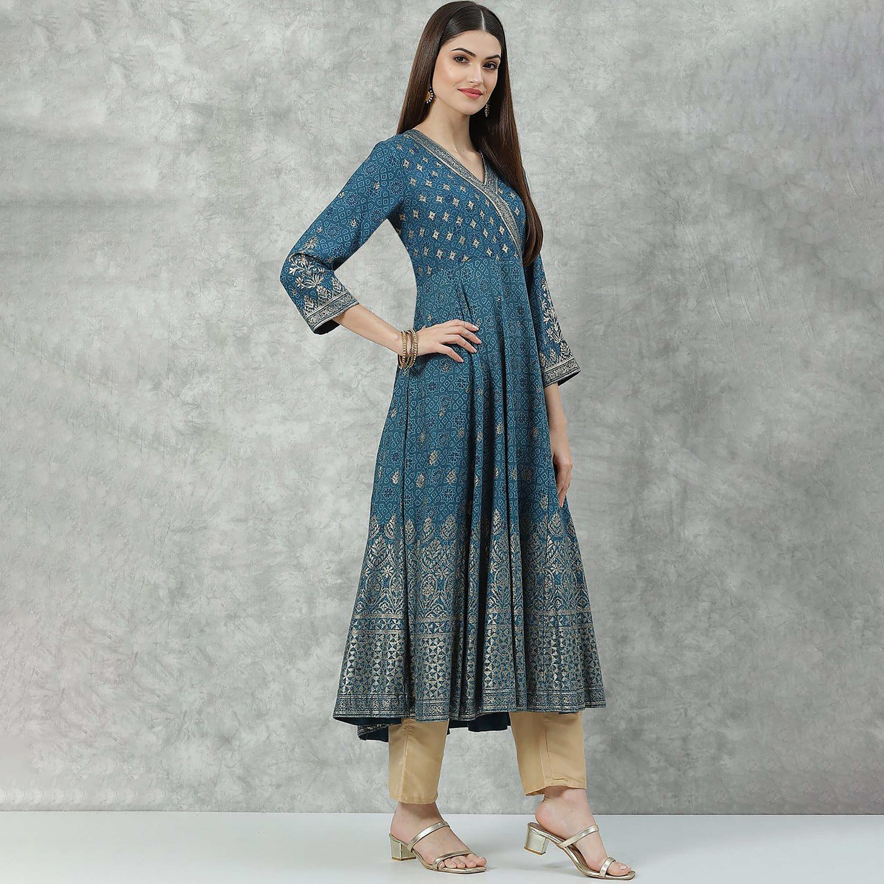 كورتا مستقيمة برقبة على شكل وى مع مطبوعة من بيبا-women-clothing-ethnicwear-dresses-image-5