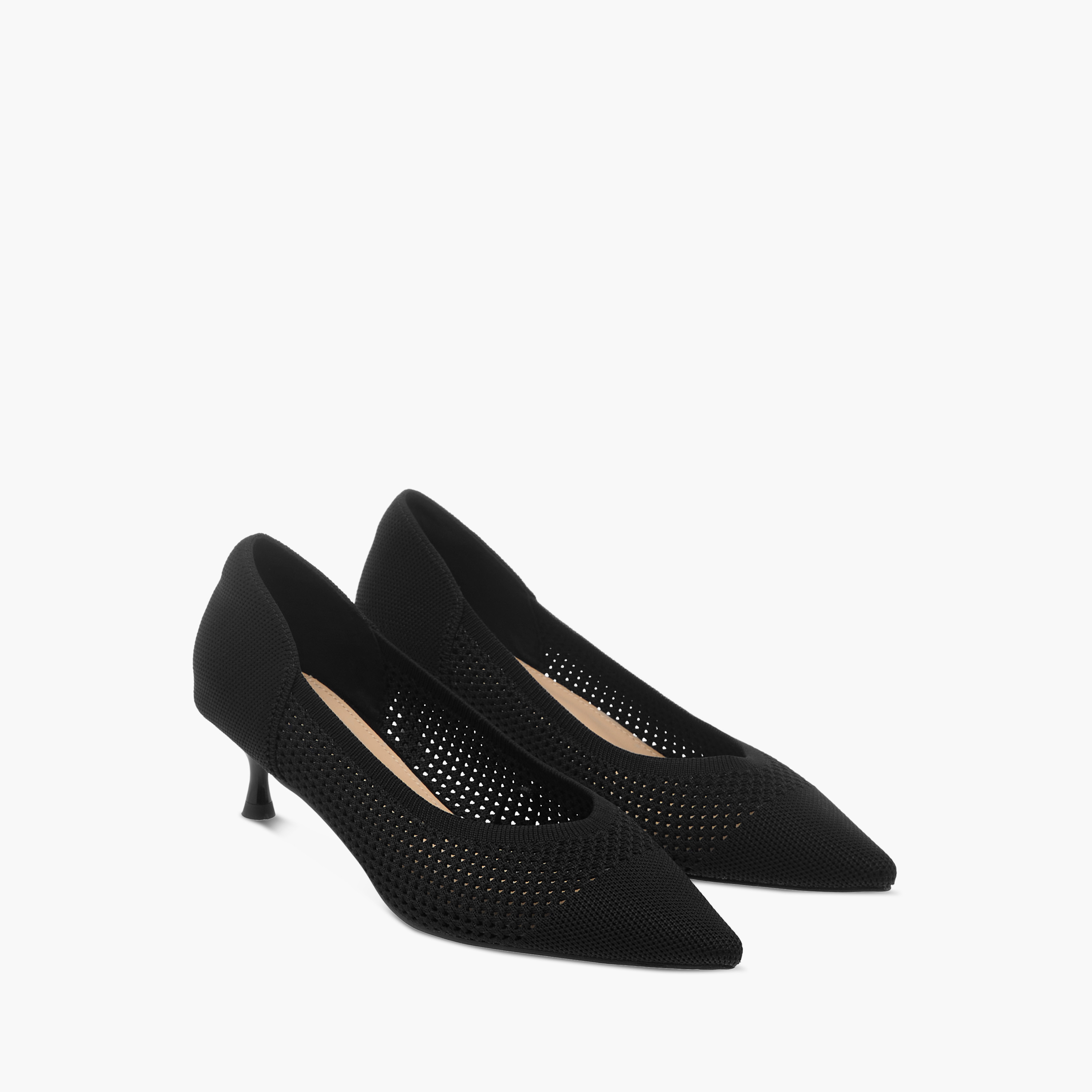 حذاء كلاسيكي سهل الارتداء بارز الملمس بكعب صغير من فلورا بيلا-women-shoes-heels-image-1