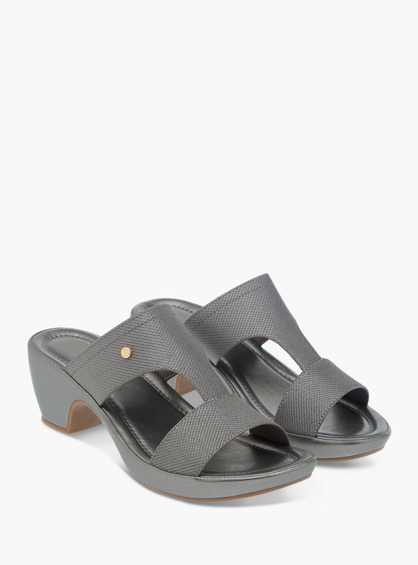 صندل مريح بارز الملمس سهل الارتداء بكعب عريض من فلورا بيلا-women-shoes-sandals-heeled-image-1