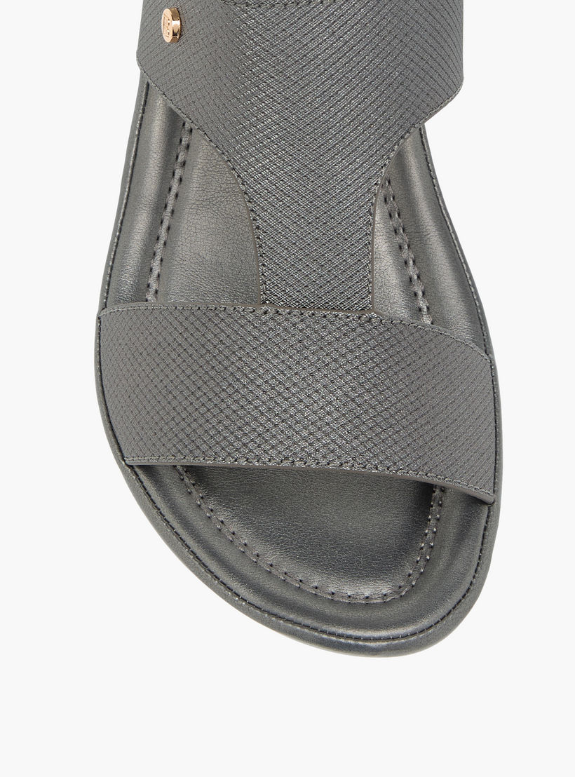 صندل مريح بارز الملمس سهل الارتداء بكعب عريض من فلورا بيلا-women-shoes-sandals-heeled-image-4