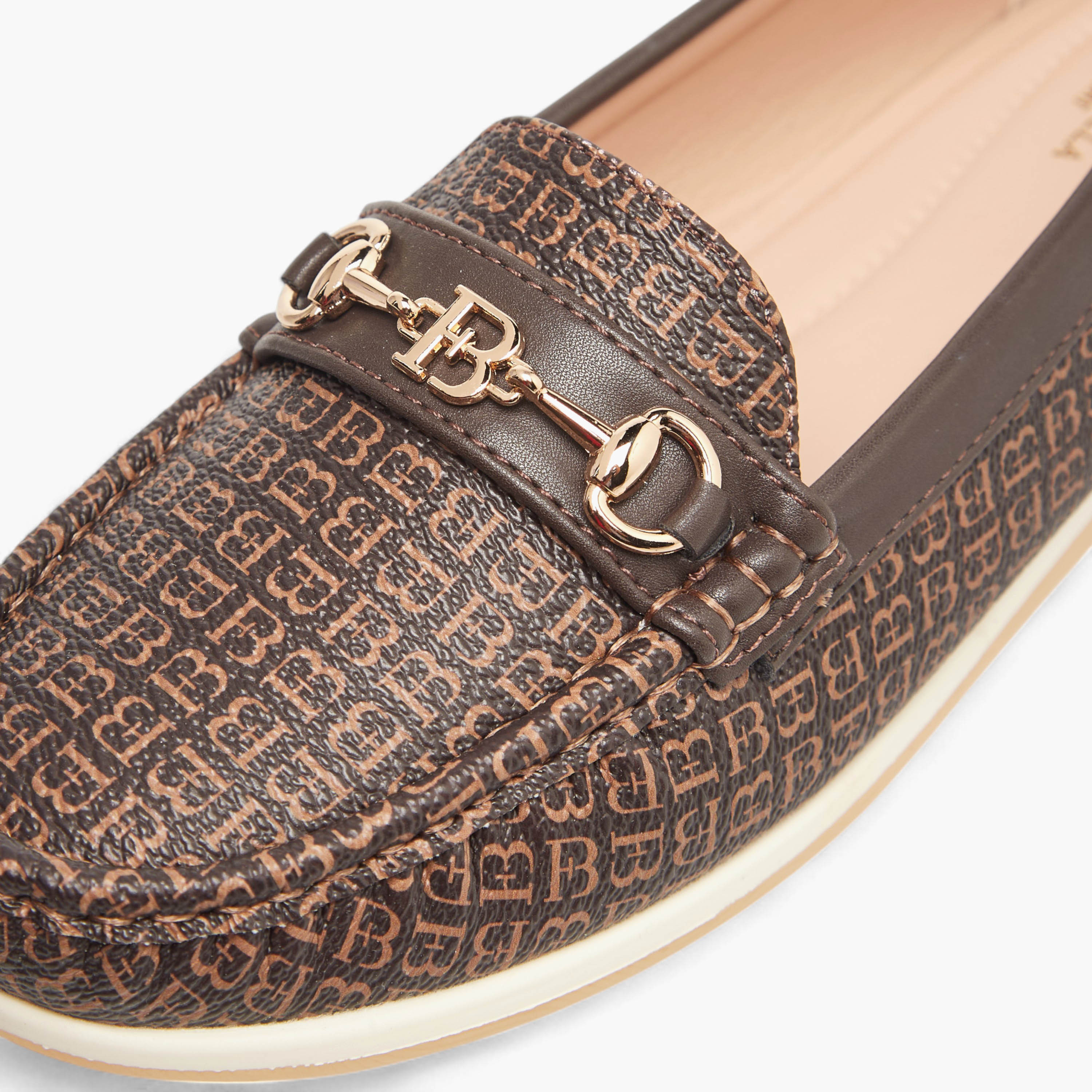 حذاء سادة سهل الارتداء بزينة إبزيم من فلورا بيلا-women-shoes-flats-loafers-image-4