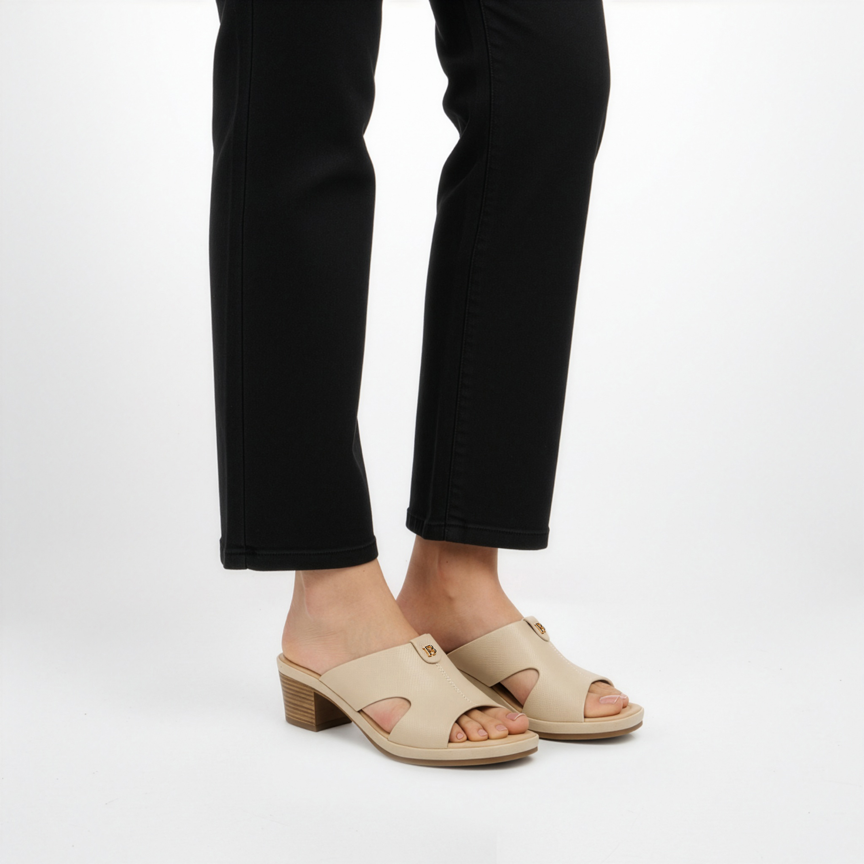 صندل بكعب سميك للنساء من فلورا بيلا-women-shoes-sandals-heeled-image-2