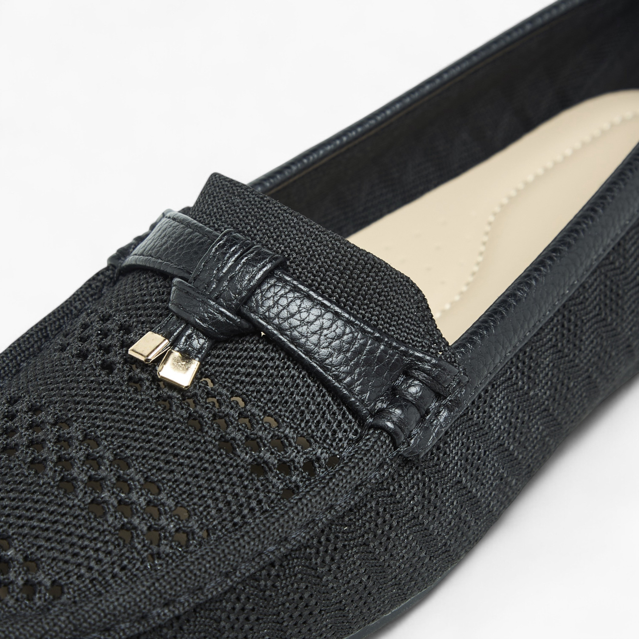 حذاء لوفرز سهل الارتداء بزينة عقد من فلورا بيلا-women-shoes-loafersandmoccasins-image-4