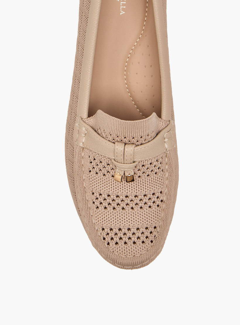 حذاء سهل الارتداء وبارز الملمس بكعب سميك من فلورا بيلا-women-shoes-heels-image-4