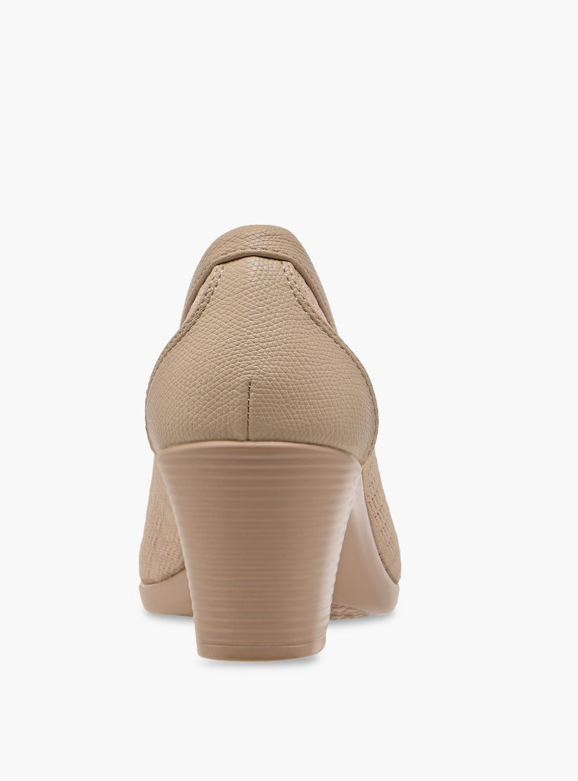 حذاء سهل الارتداء وبارز الملمس بكعب سميك من فلورا بيلا-women-shoes-heels-image-5