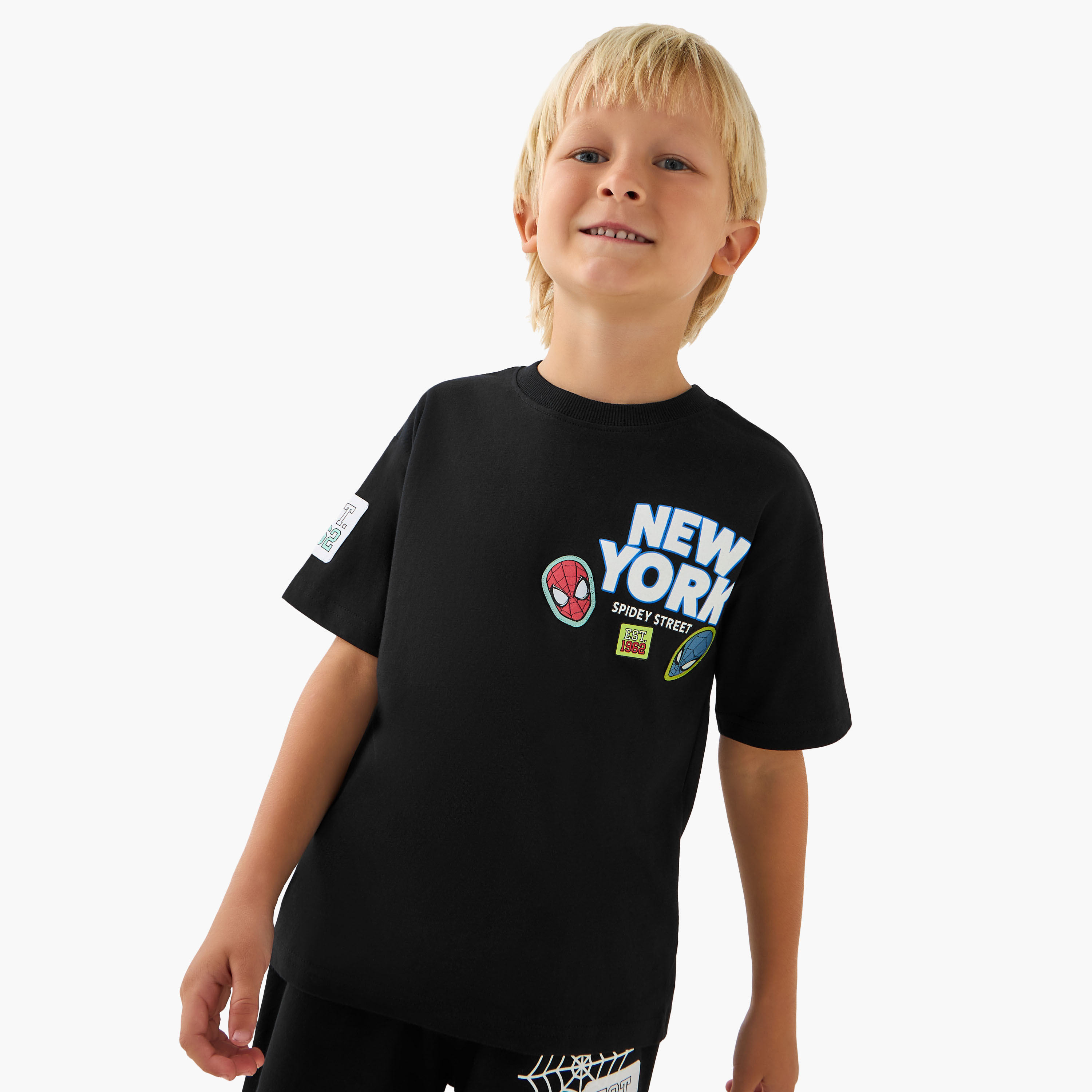 طقم شورت وتيشيرت بياقة ضيقة وأكمام قصيرة وطبعات سبايدرمان-boys-clothing-setsandcoords-image-2