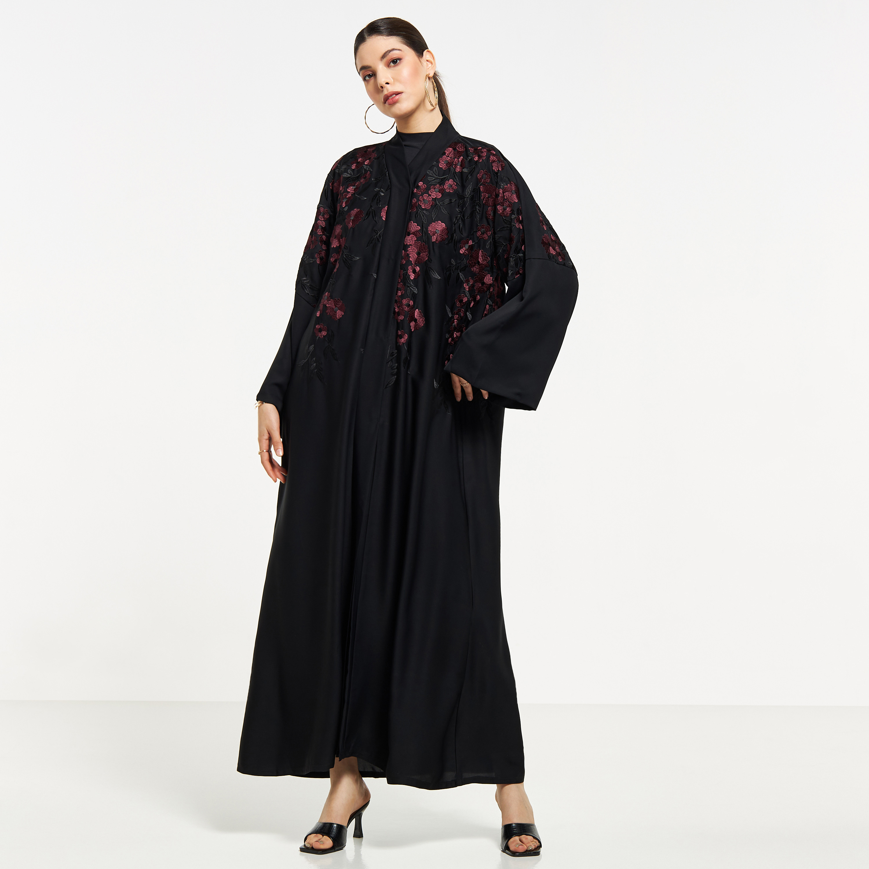 عباية بحزام وتطريز أزهار مع حجاب من نُخبة-women-arabicclothing-abayas-image-1