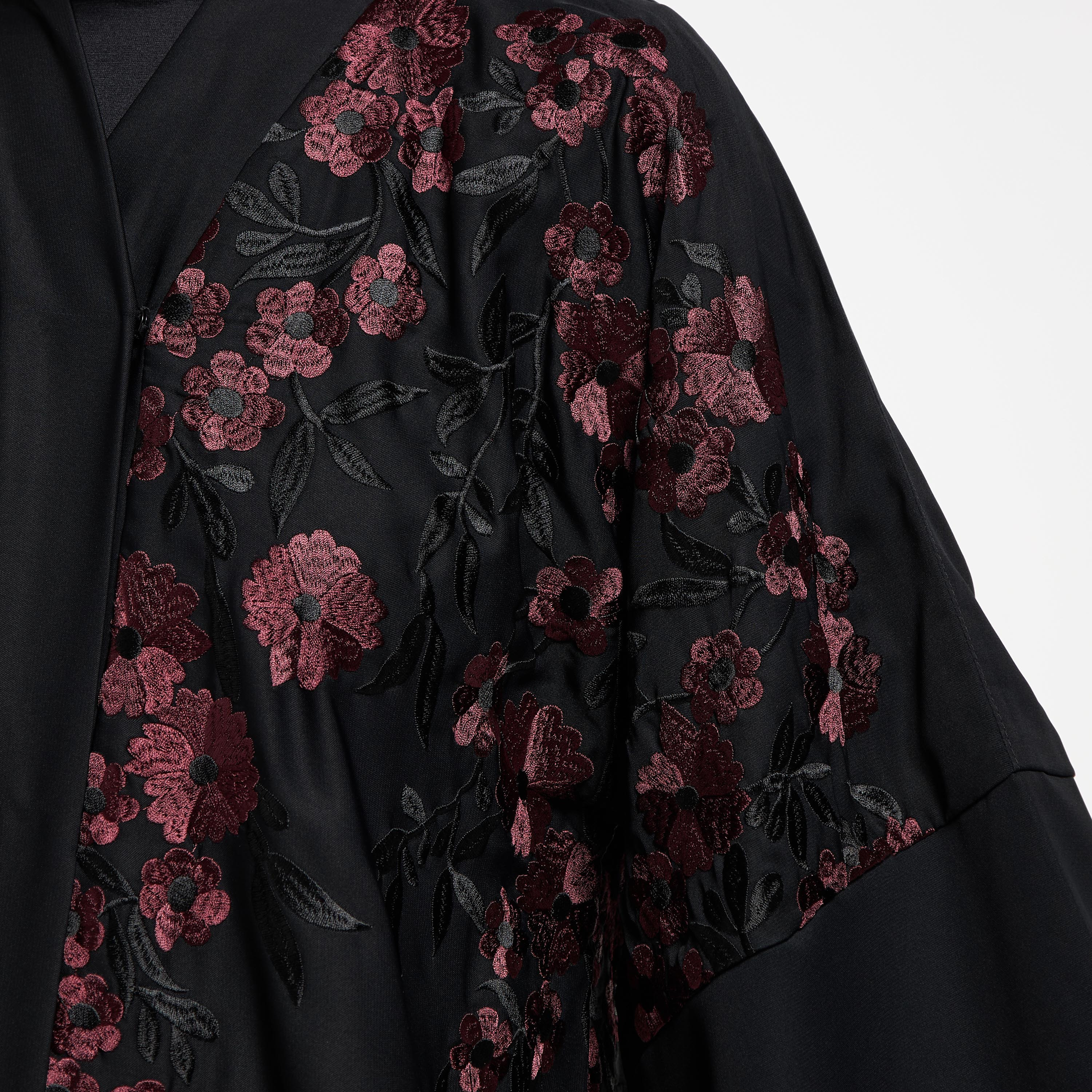 عباية بحزام وتطريز أزهار مع حجاب من نُخبة-women-arabicclothing-abayas-image-3