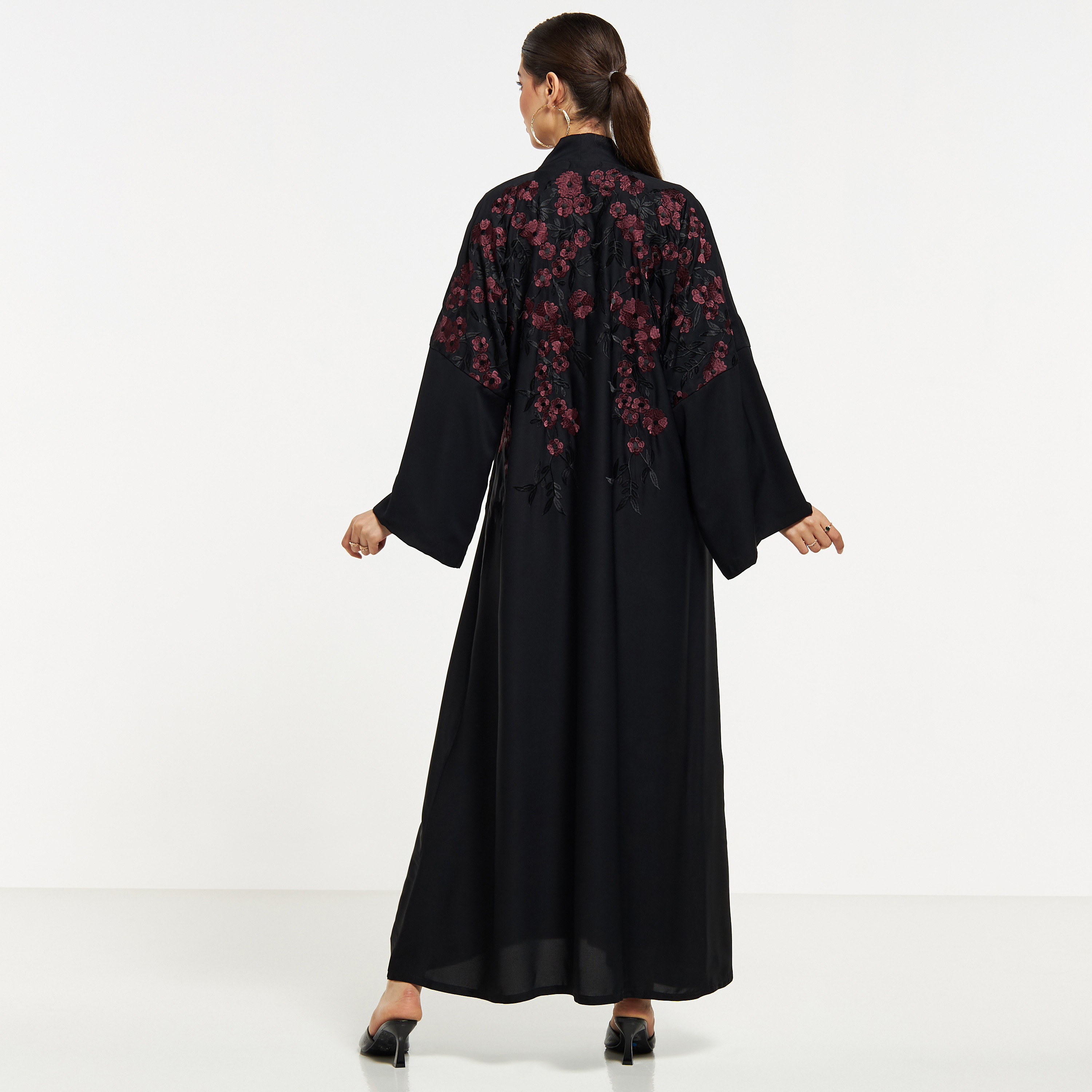 عباية بحزام وتطريز أزهار مع حجاب من نُخبة-women-arabicclothing-abayas-image-5