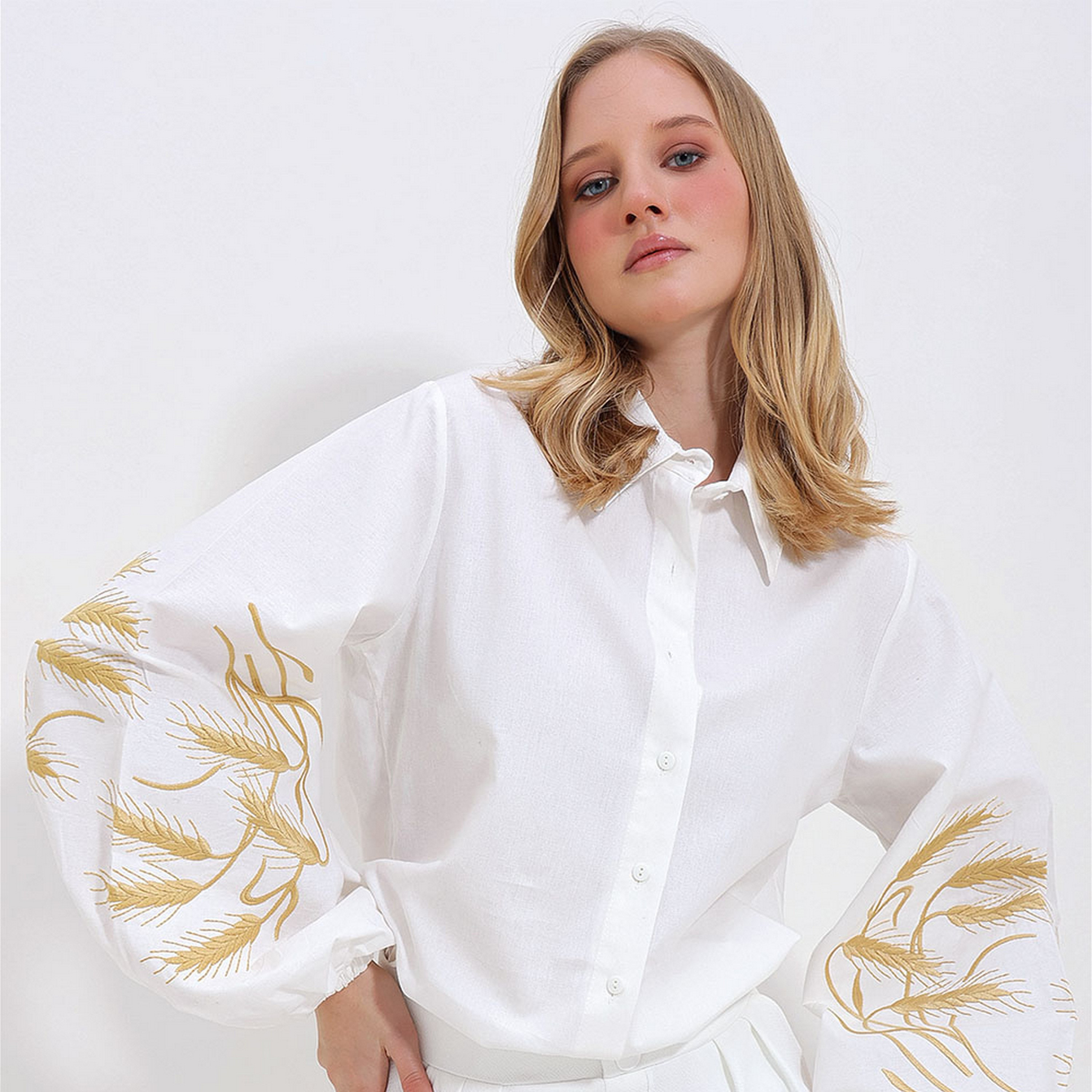 تريند ألاجاتي ستايل قميص نسائي من البوبلين المطرّز بأكمام بالون-women-clothing-shirtsandblouses-shirts-image-4
