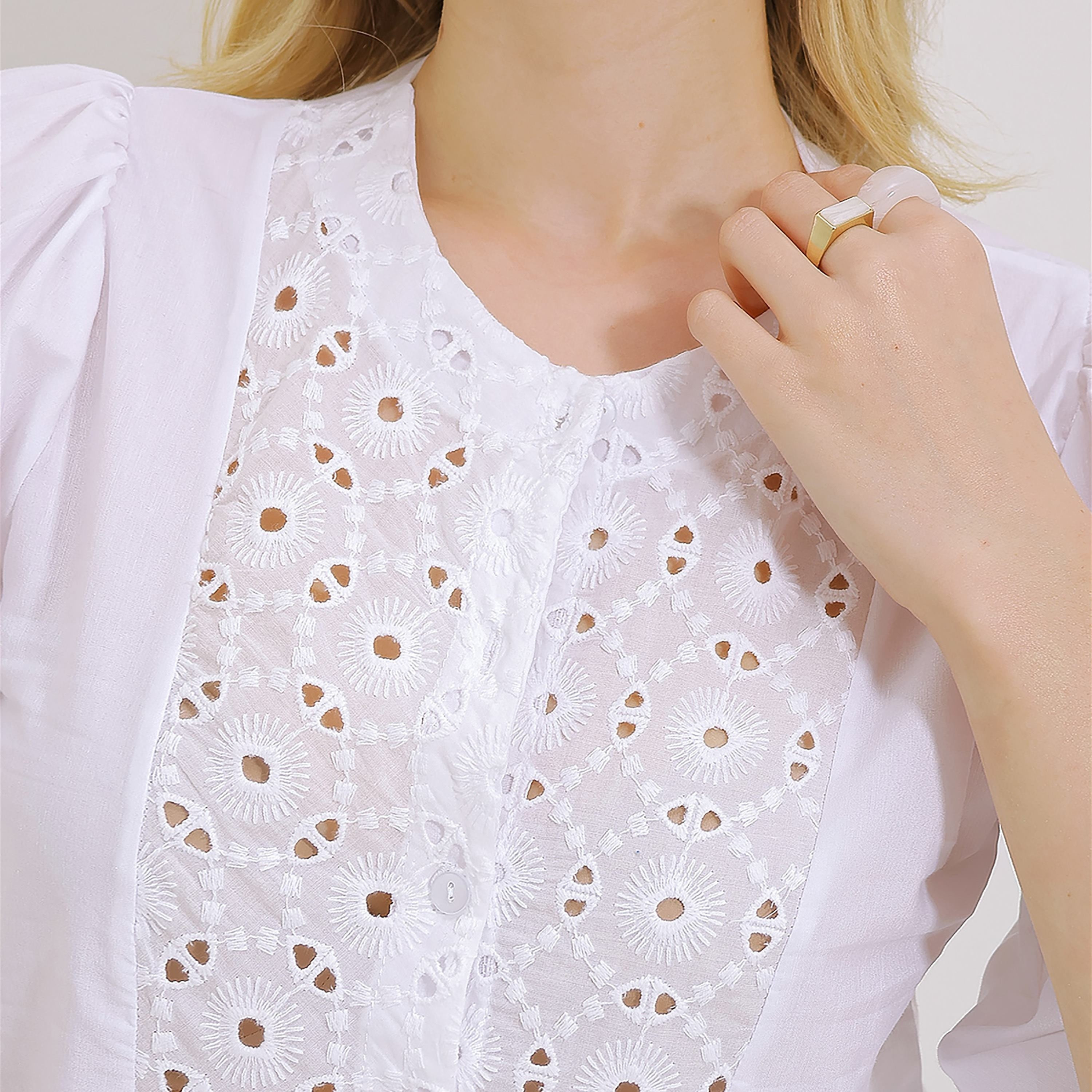 تريند ألاجاتي ستايل بلوزة نسائية بيضاء بأكمام منفوخة وأساور مطاطية-women-clothing-shirtsandblouses-blouses-image-4