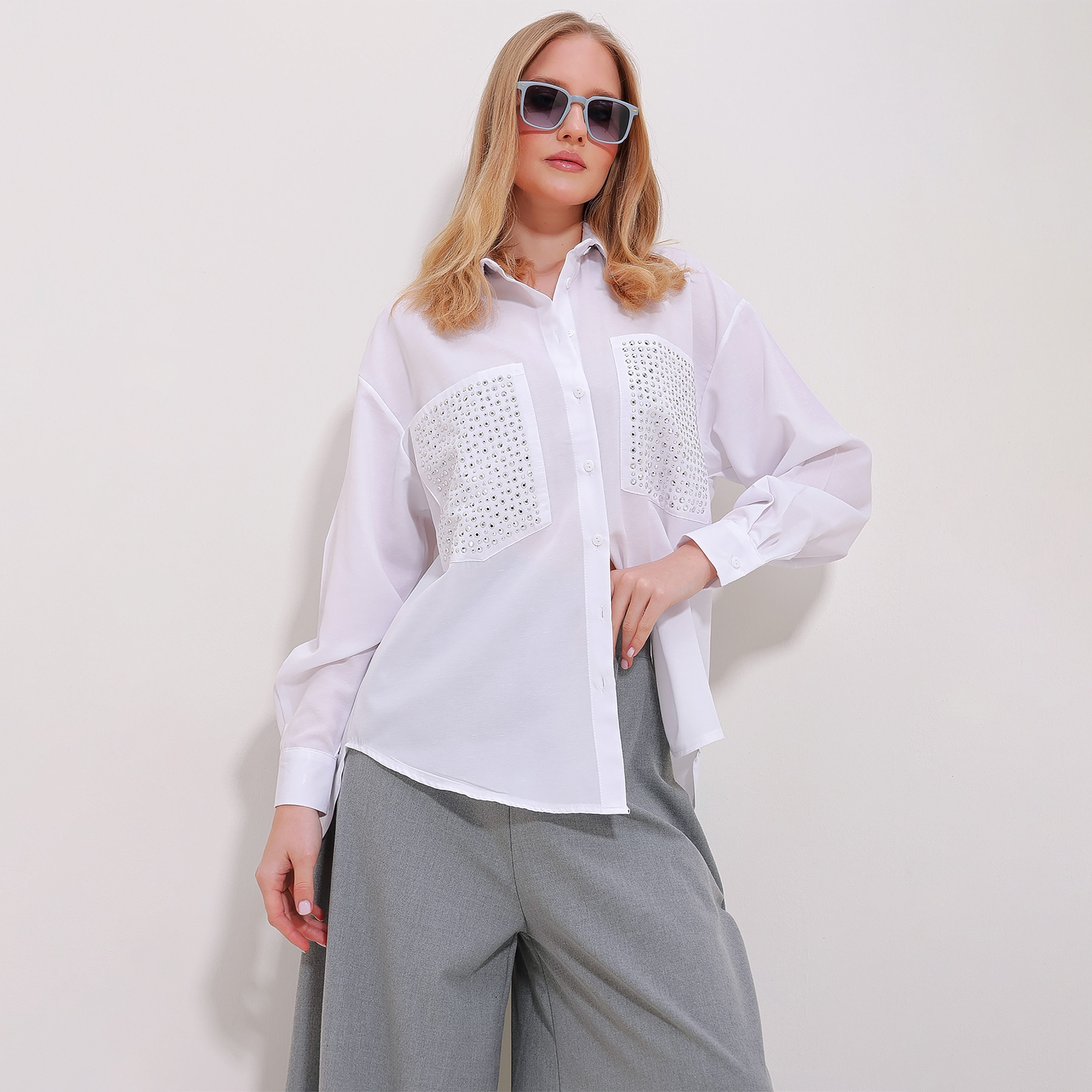 تريند ألاجاتي ستايل قميص نسائي أبيض بياقة وأكمام ساقطة-women-clothing-shirtsandblouses-shirts-image-1