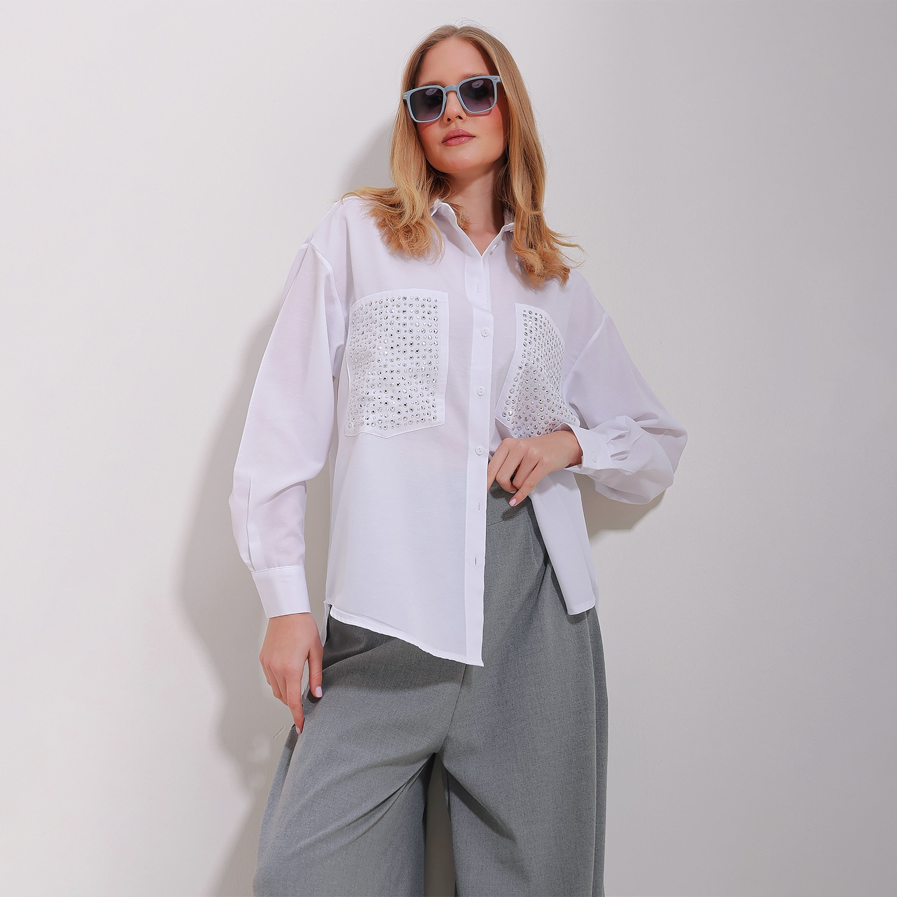 تريند ألاجاتي ستايل قميص نسائي أبيض بياقة وأكمام ساقطة-women-clothing-shirtsandblouses-shirts-image-2