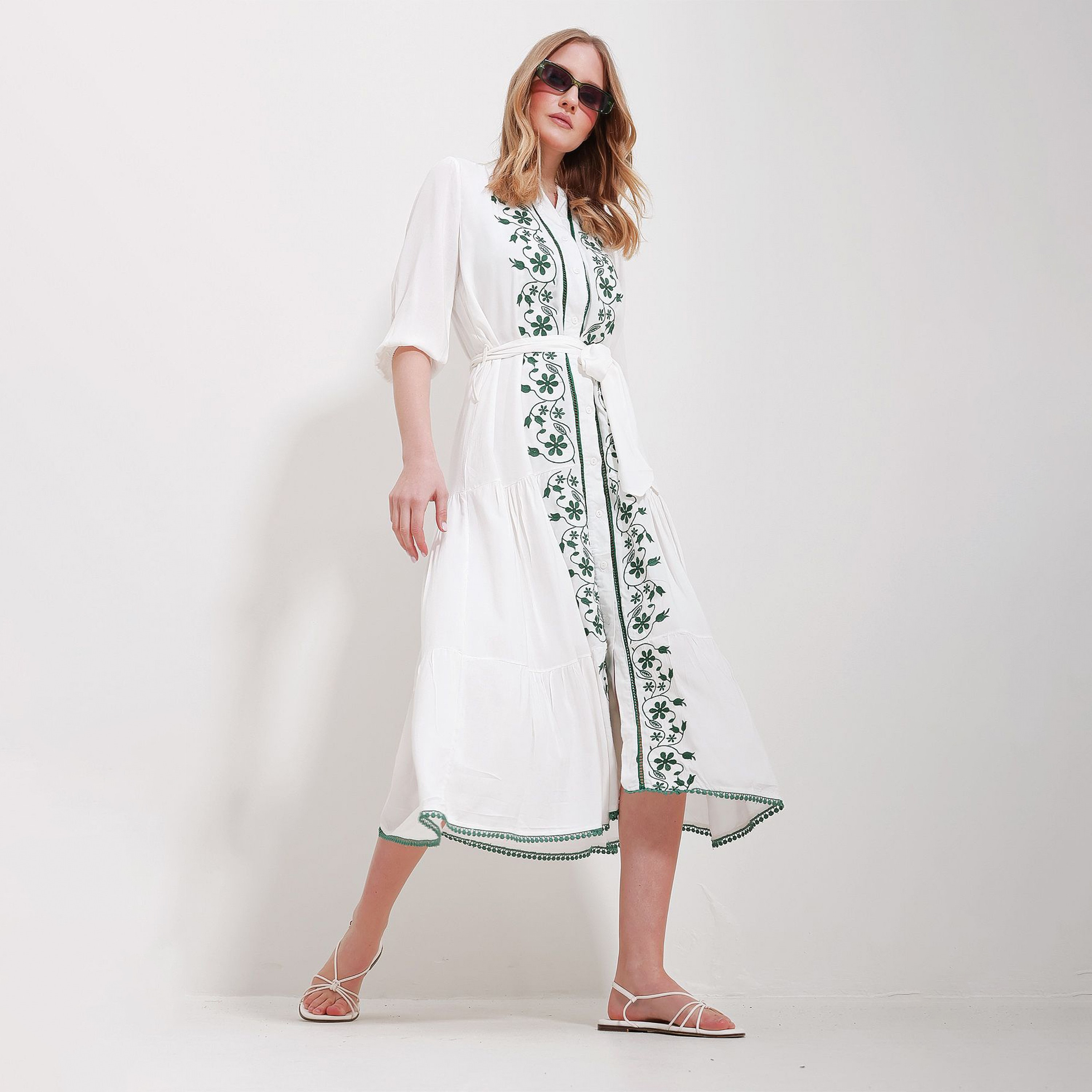 تريند ألاجاتي ستايل فستان ميدي نسائي أبيض بطبقات مع تطريز زهور وياقة ماندرين-women-clothing-dresses-image-2