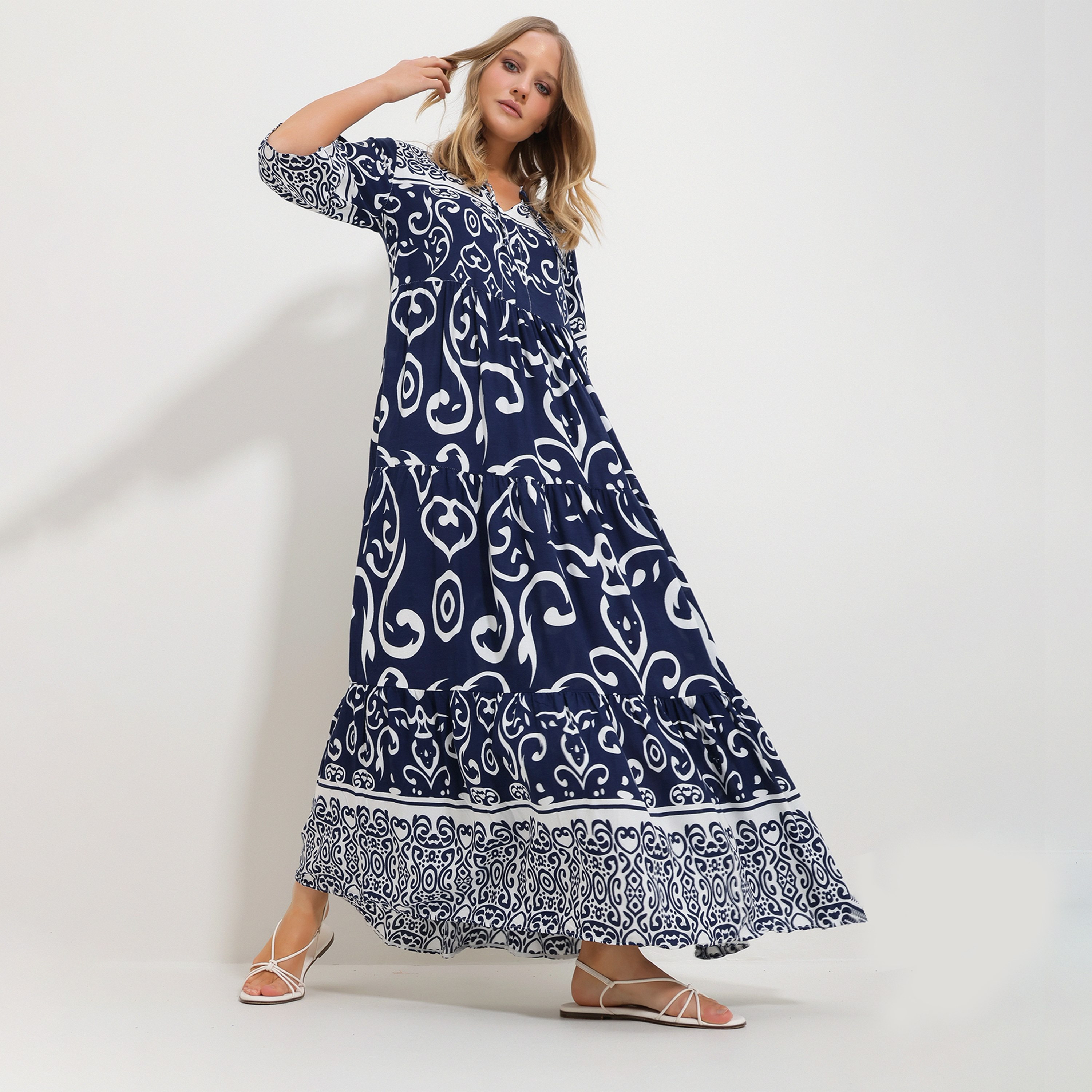 تريند ألاجاتي ستايل فستان ماكسي نسائي كحلي بطبقات وزخارف هندسية مجردة وياقة ماندرين-women-clothing-dresses-image-2