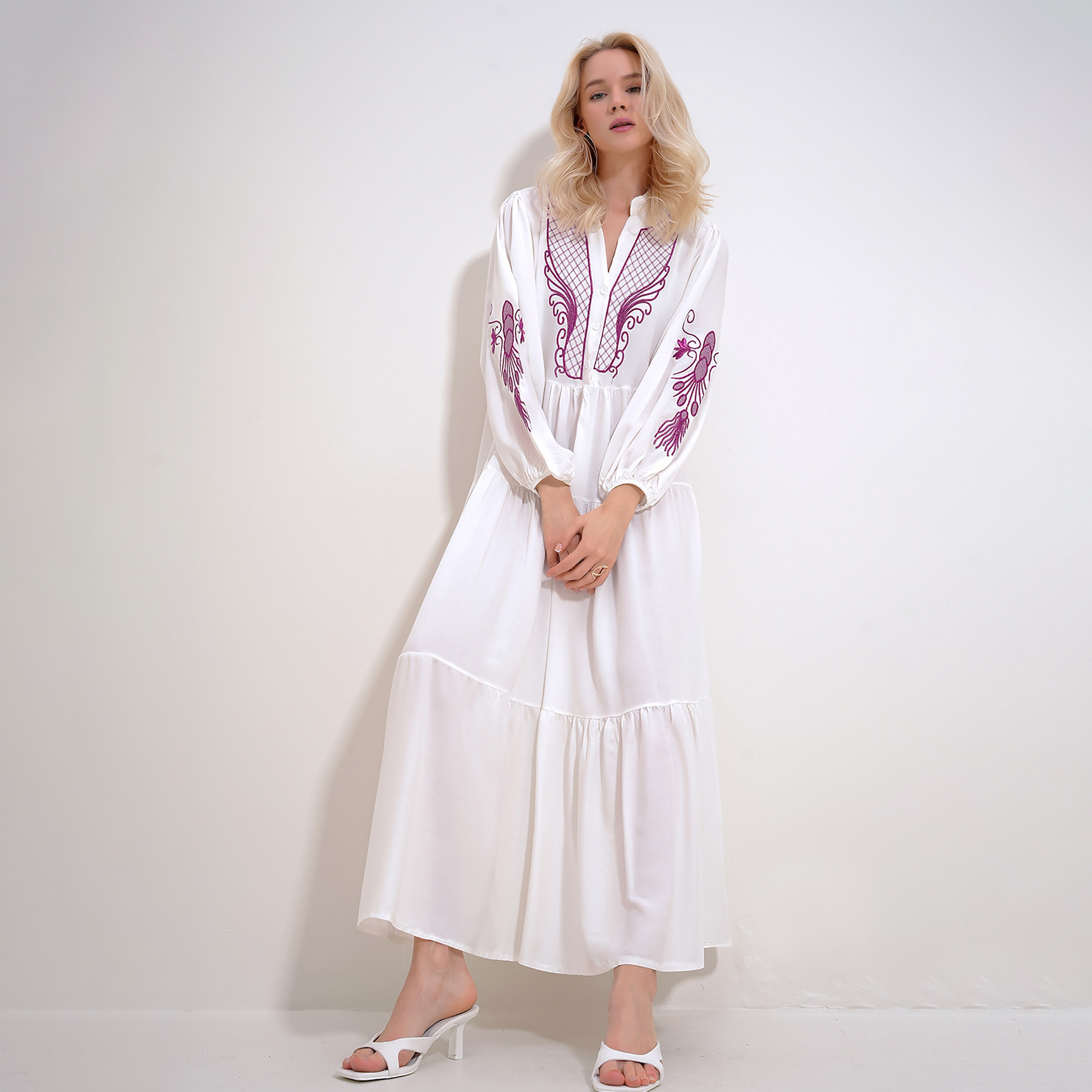 تريند ألاجاتي ستايل فستان نسائي بطبقات من القطن المطرّز بياقة ماندرين وأكمام بالون-women-clothing-dresses-image-1